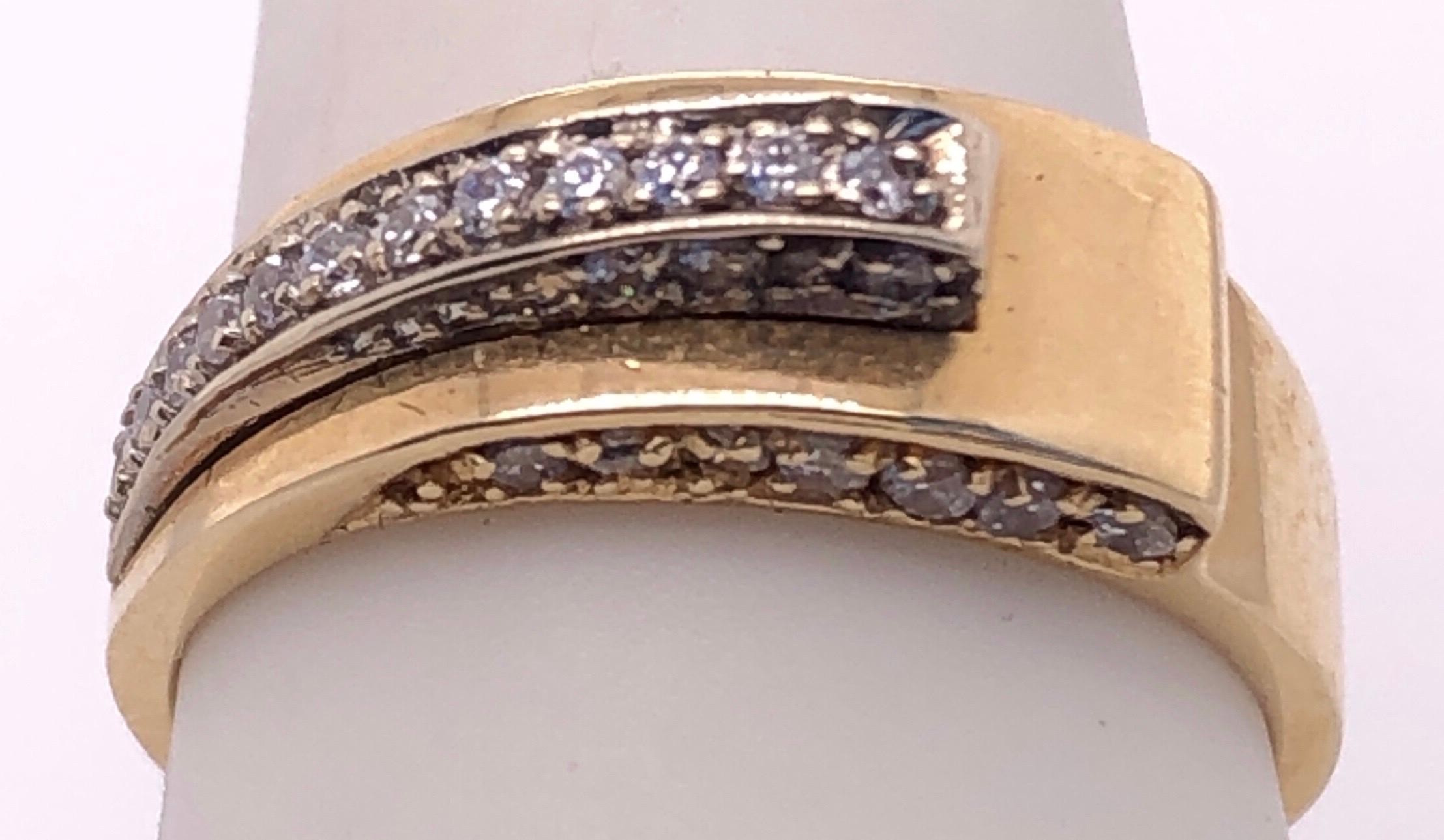 14 Karat Yellow and White Gold and Diamond Contemporary Ring In Good Condition For Sale In Stamford, CT
