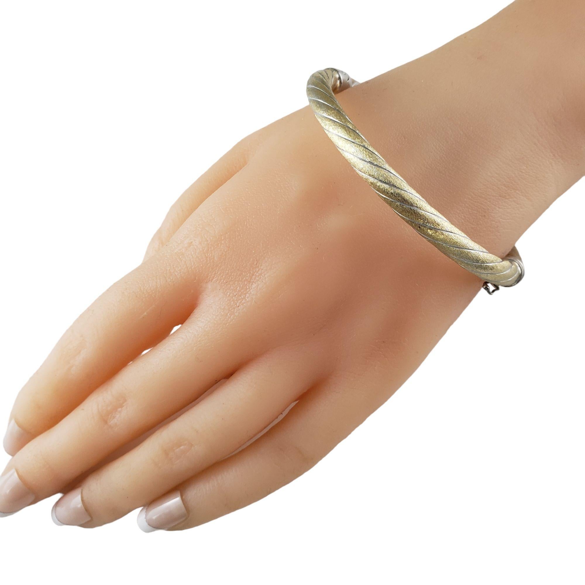 Bracelet jonc en or jaune et blanc 14 carats n°17424 en vente 3