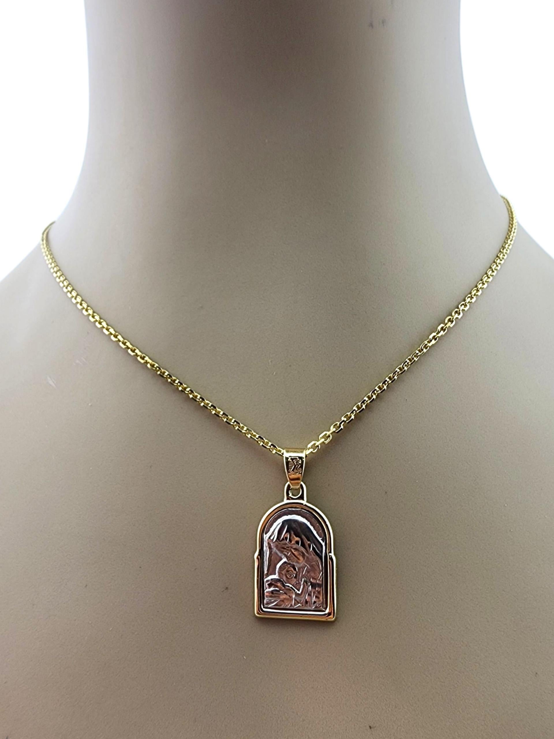 14 Karat Gelb- und Weißgold Segensreiche Mutter und Jesuskind Anhänger #23067 Damen im Angebot