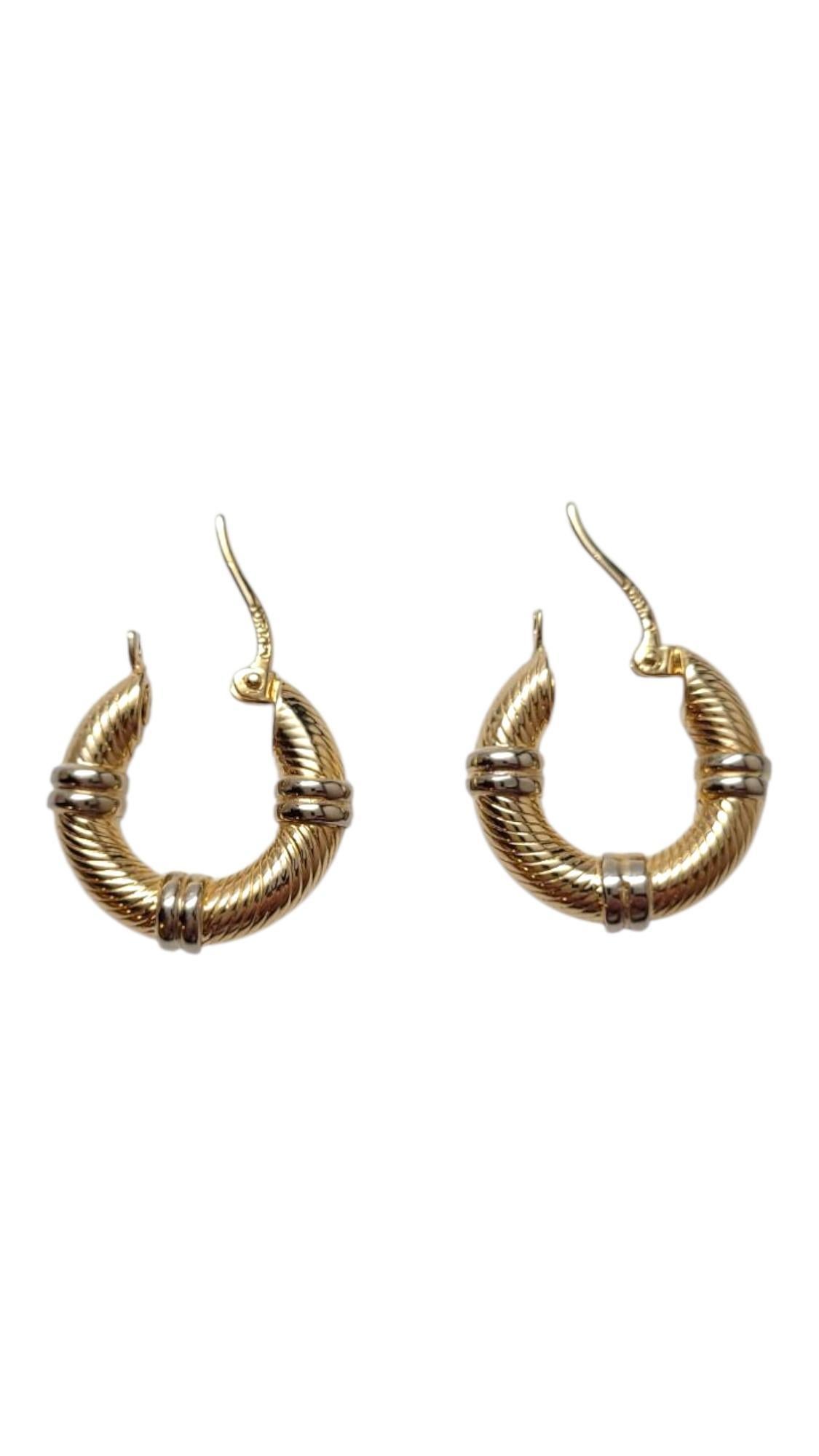 14 Karat Yellow and White Gold Cable Hoop Earrings #21935 im Zustand „Gut“ im Angebot in Washington Depot, CT
