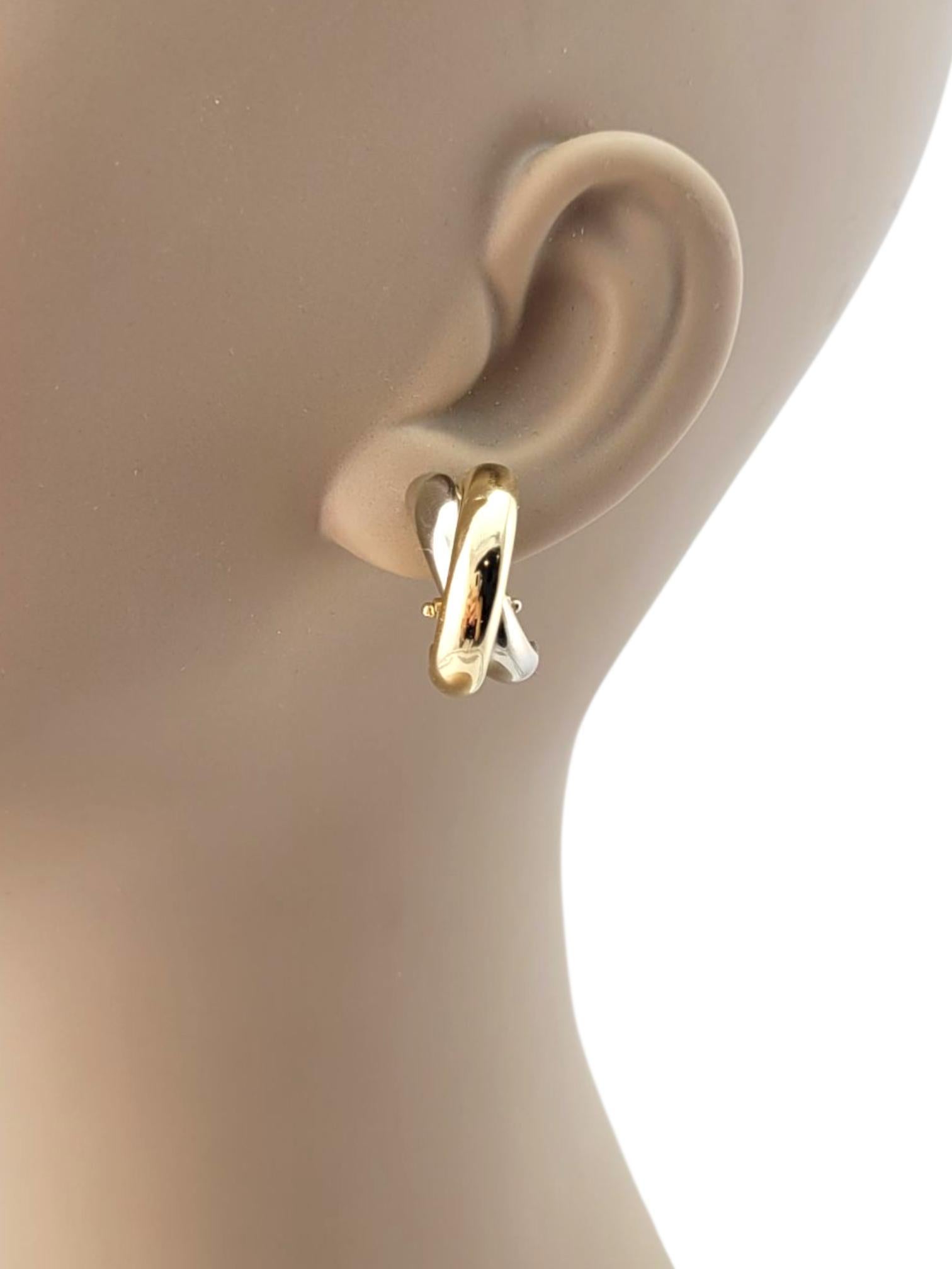 14 Karat Yellow and White Gold Crisscross Hoop Earrings

These 14K yellow gold crisscross hoops feature a stylish overlapping design with a polished finish—perfect for everyday elegance.

Size: 20.6 mm X 10.4 mm X 15.3 mm

Weight: 5.9 g / 3.8