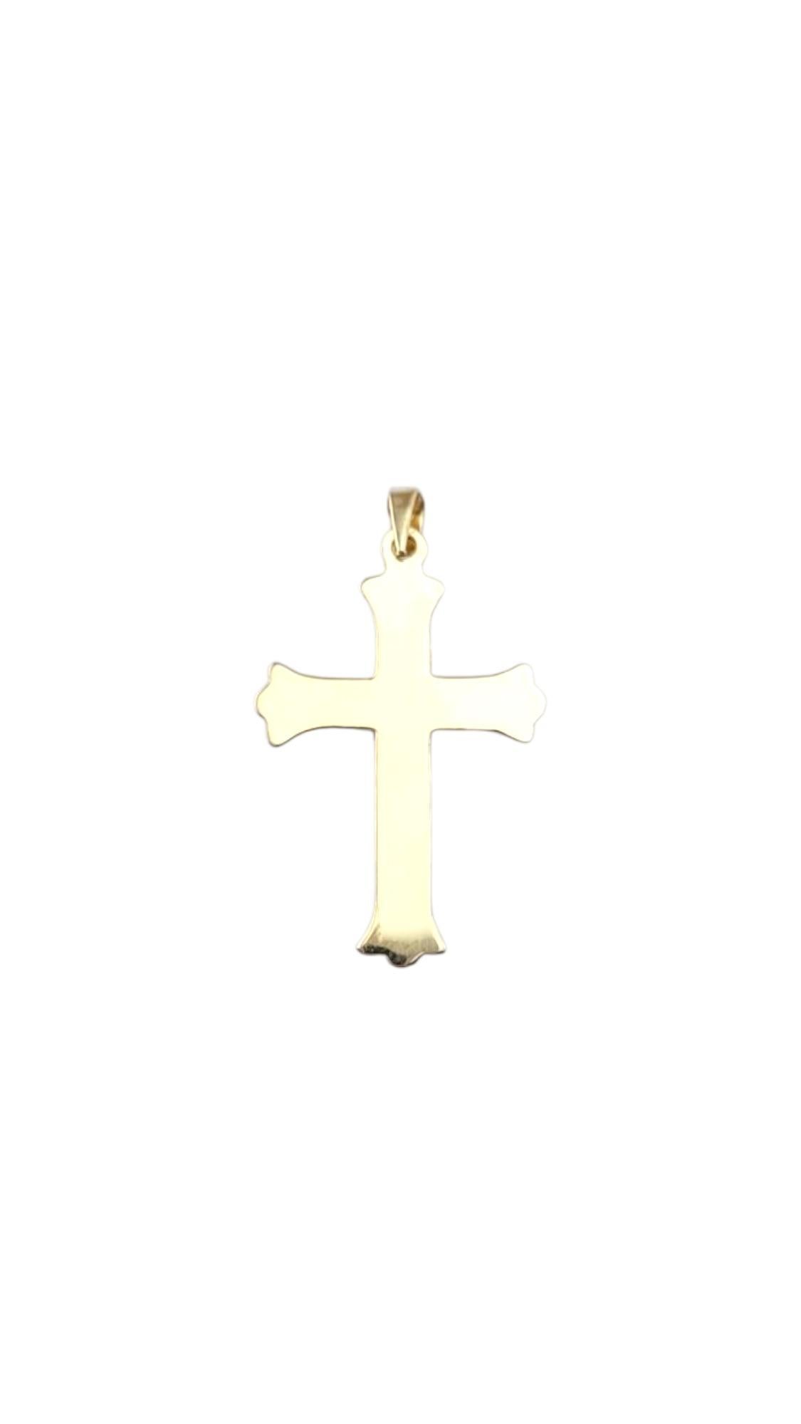 Pendentif crucifix en or jaune et blanc 14K

Ce pendentif crucifix en or jaune et blanc 14 carats est un symbole de foi intemporel, idéal pour ceux qui veulent garder leurs croyances près du cœur. Réalisé avec des détails fins et une finition