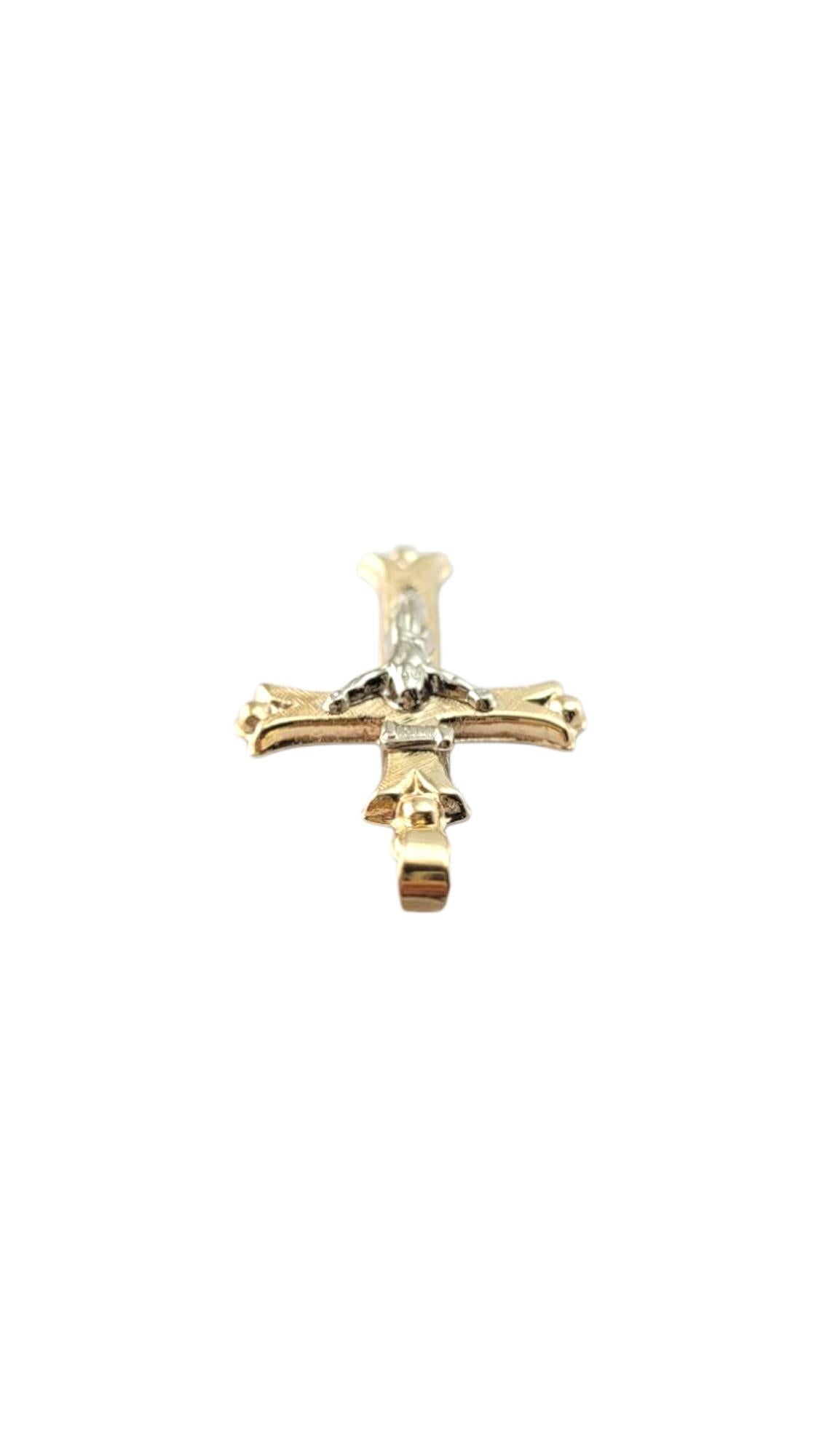 Pendentif crucifix en or jaune et blanc 14 carats #21315 en vente 1