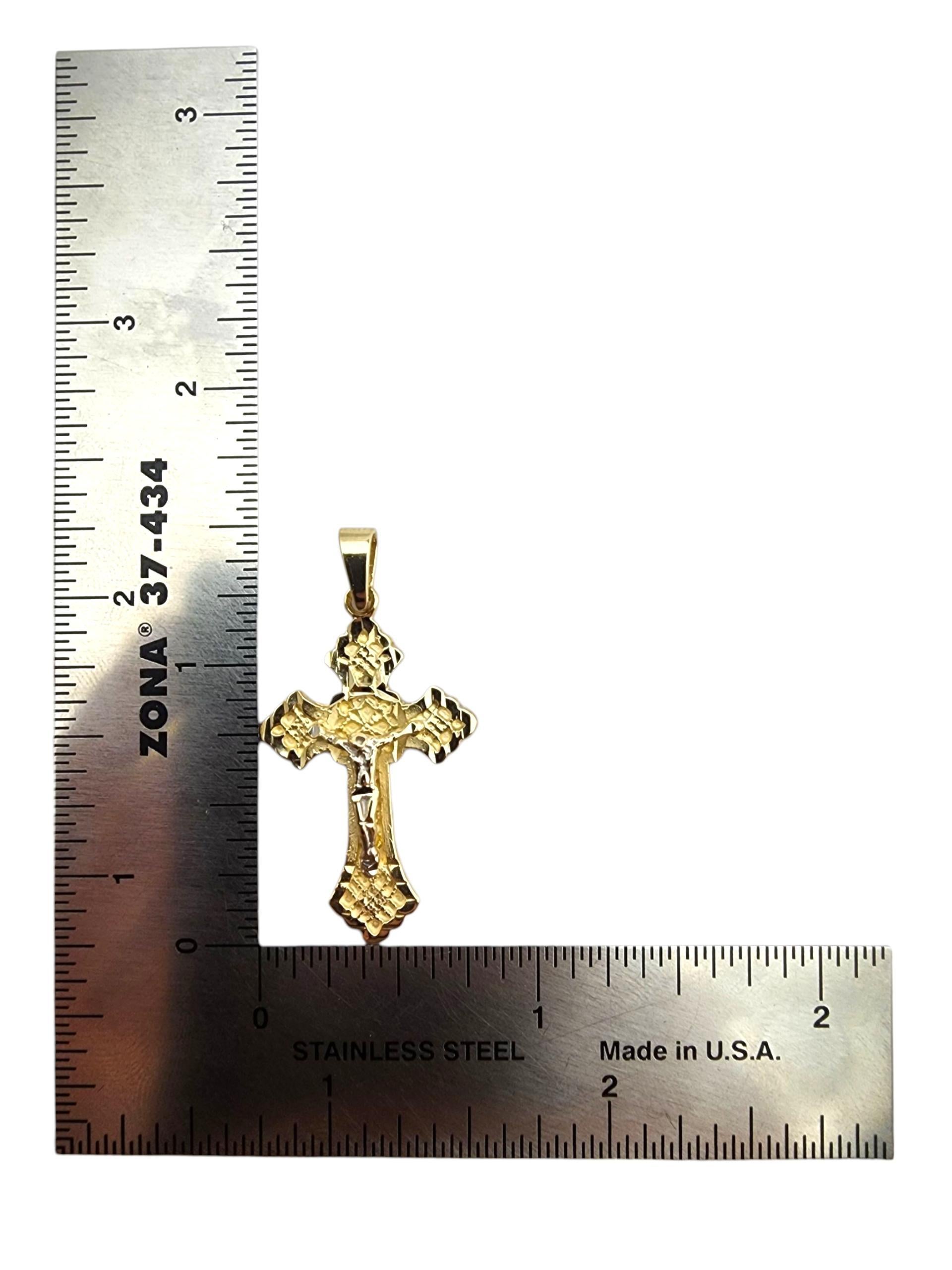 Ciondolo Crocifisso in oro giallo e bianco 14 carati #23504 in vendita 3