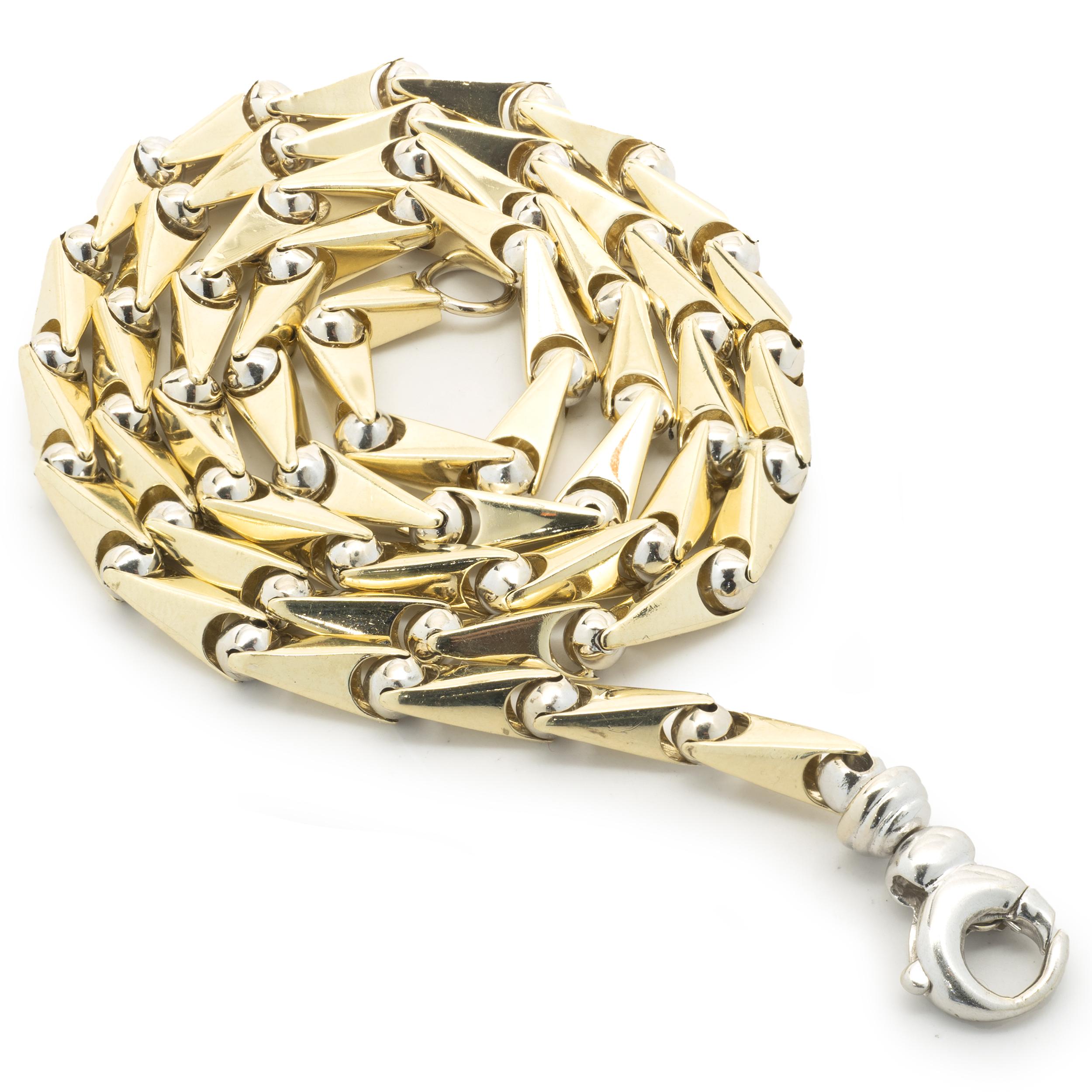Materiale: Oro giallo e bianco 14K
Dimensioni: la collana misura 22 pollici di lunghezza e 4,85 mm di larghezza.
Peso: 31,64 grammi
