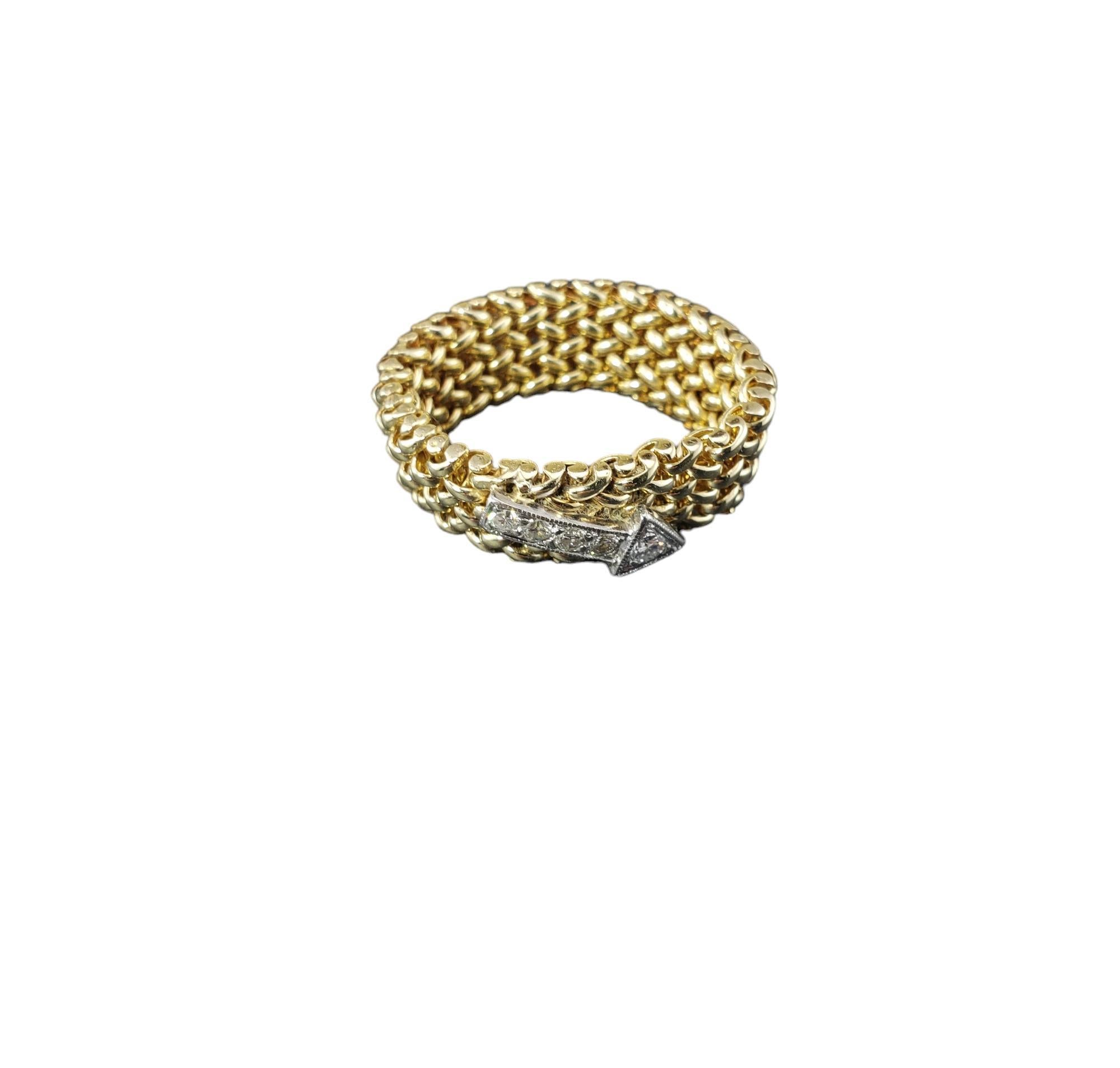 14 Karat Yellow Gold and Diamond Mesh Ring Size 8.25

This stunning mesh 14K yellow gold ring features a five round brilliant cut diamonds set in an arrow design. 

Width:  7.5 mm.

Approximate total diamond weight: .12 ct.

Diamond color: