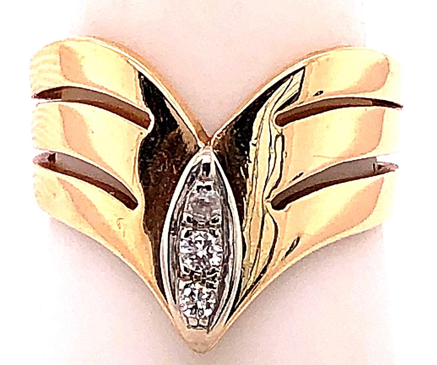 Anello contemporaneo con diamante centrale in oro giallo e bianco 14 carati in vendita 1