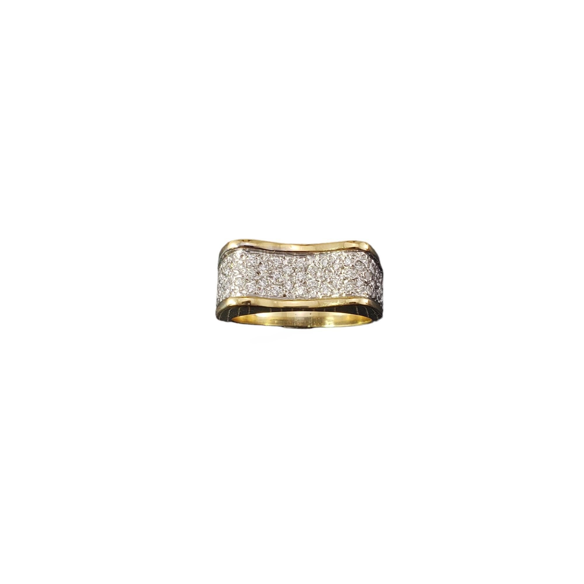 14 Karat Yellow and White Gold and Diamond Ring Size 7

This sparkling yellow gold ring features 51 round brilliant cut diamonds set in classic 14K white gold.  

Width: 8 mm.
Shank: 3.5 mm.

Approximate total diamond weight: .40 ct.

Diamond color: