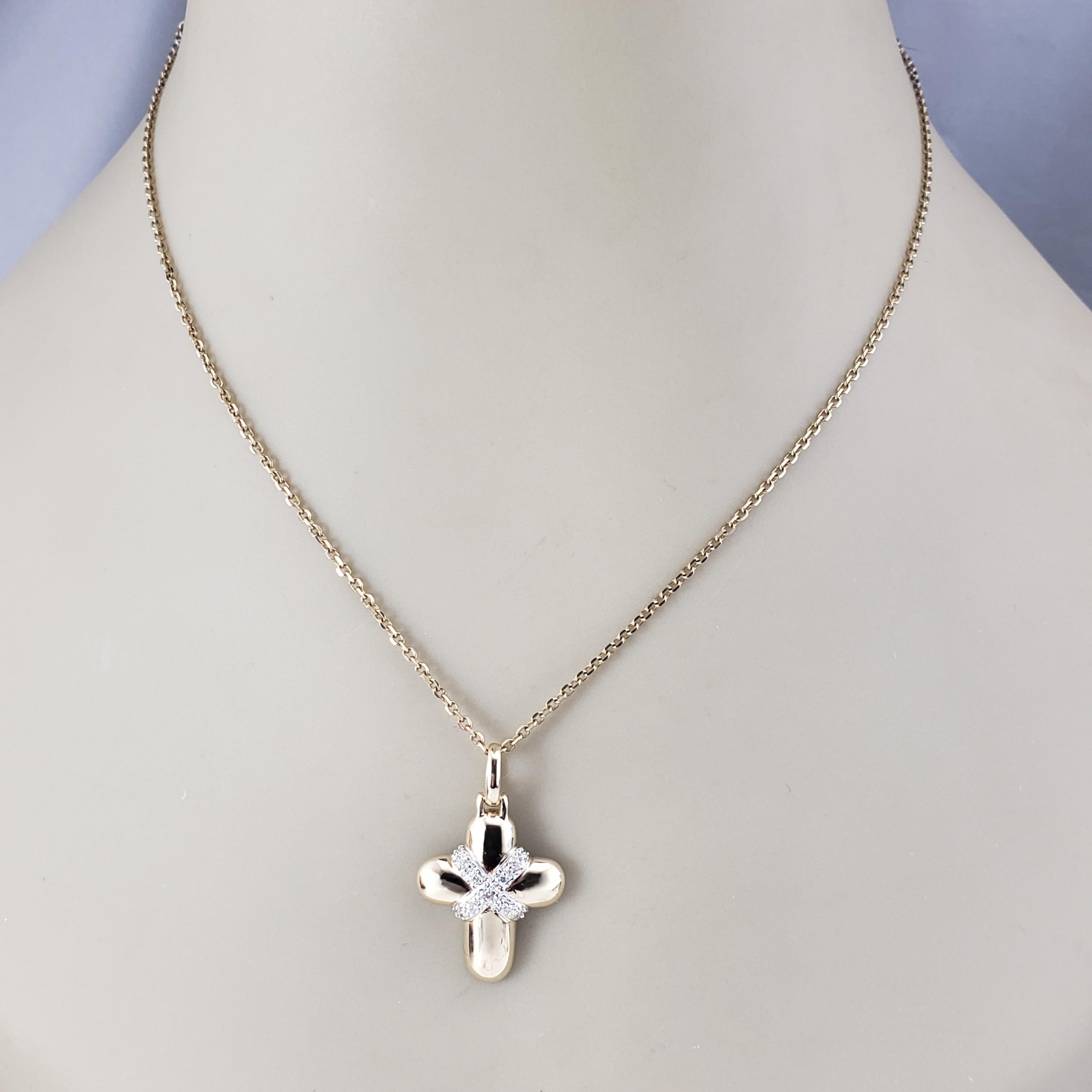 14 Karat Yellow and White Gold Diamond Cross Pendant #21867 in vendita 2