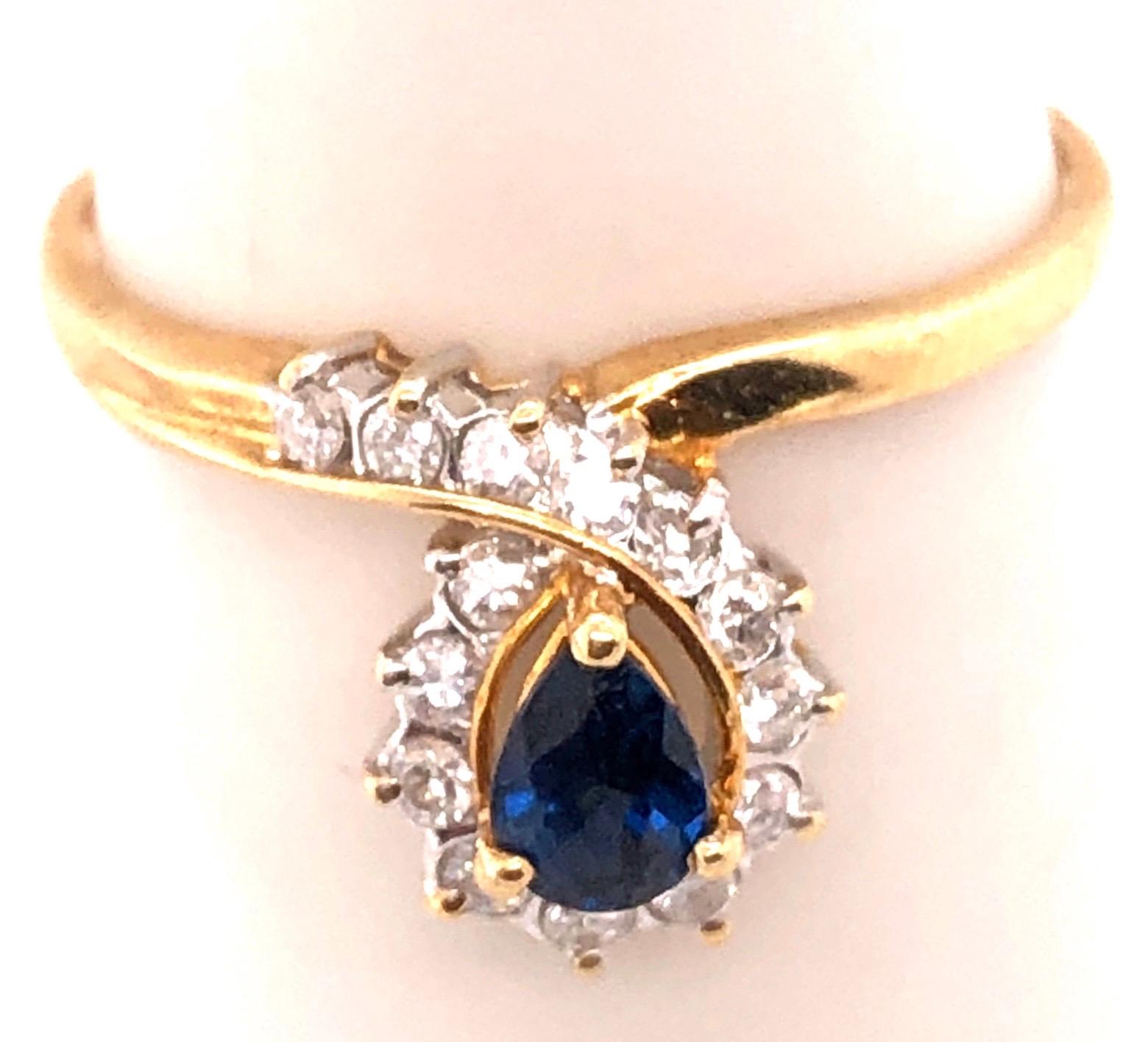 14 Karat Yellow and White Gold Sapphire and Diamond Halo Ring 70.00 TDW In Good Condition For Sale In Stamford, CT
