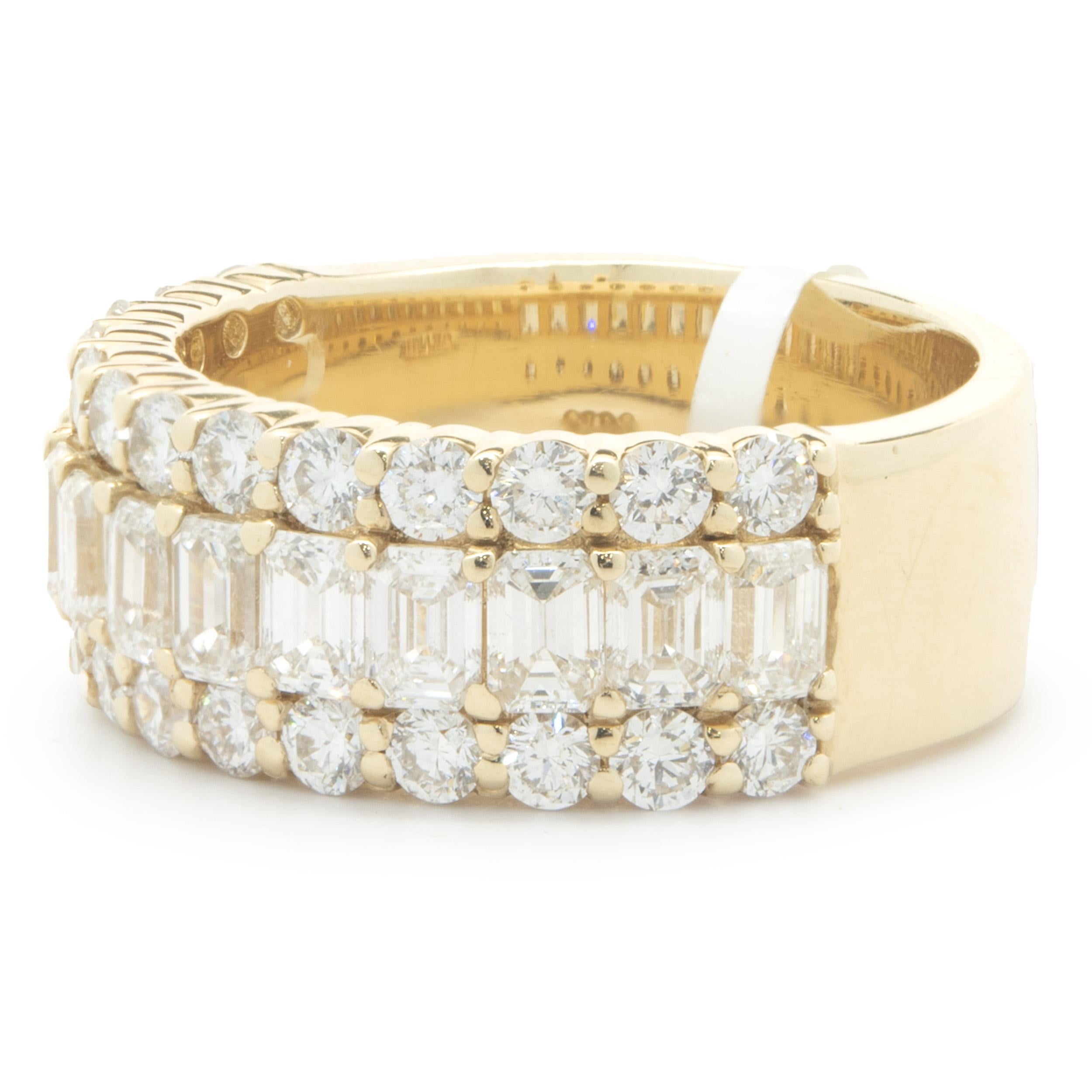 14 Karat Yellow Gold Round and Baguette Diamond Ring In Excellent Condition For Sale In Scottsdale, AZ