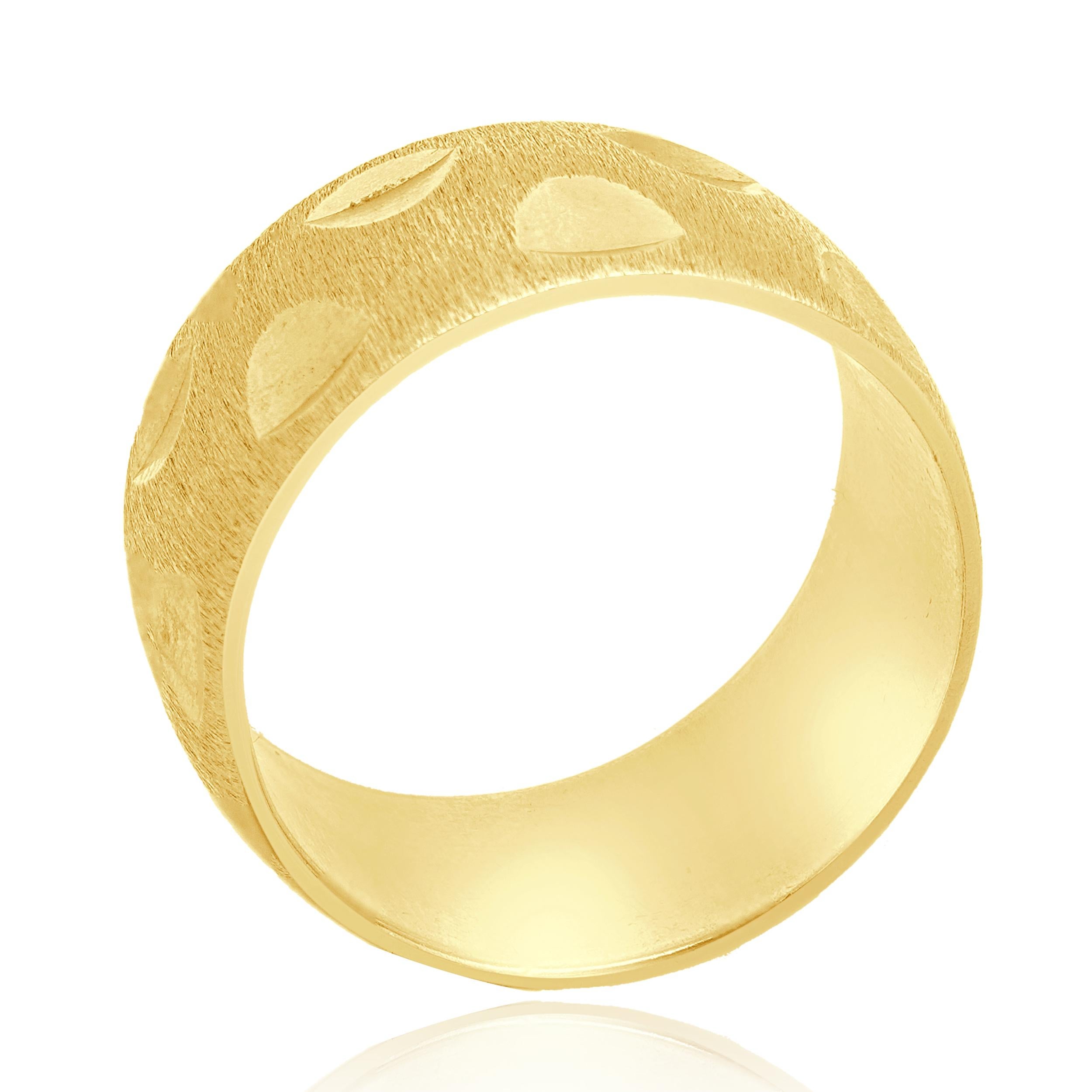 Concepteur : personnalisé
Matière : 14K jaune 
Dimensions : l'anneau mesure 9.79 mm de large
Taille : 7 1/2 (taille complémentaire disponible) 
Poids : 7.94 grammes
