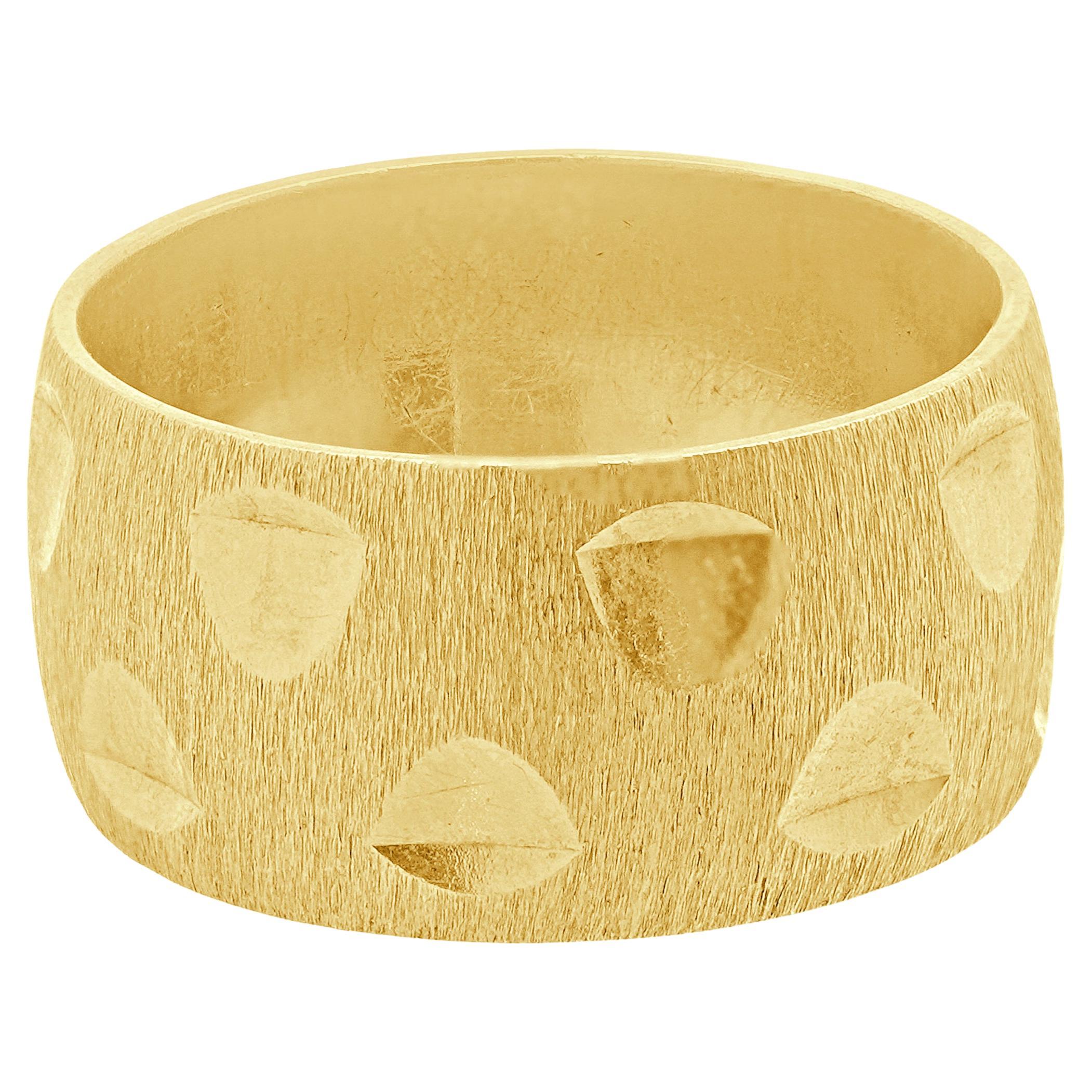 14 Karat Yellow Diamond Cut Ring en vente