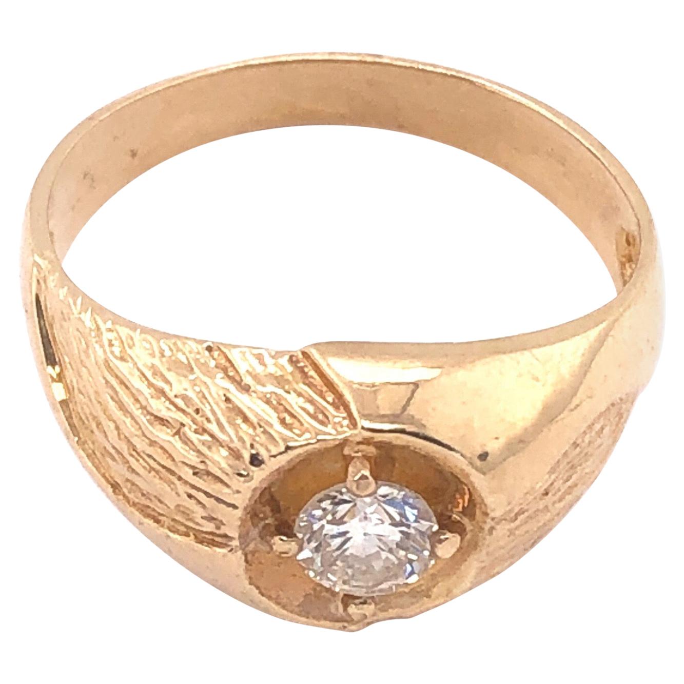 14 Karat Yellow Etched Gold Fashion Ring with Solitaire Round Diamond For Sale