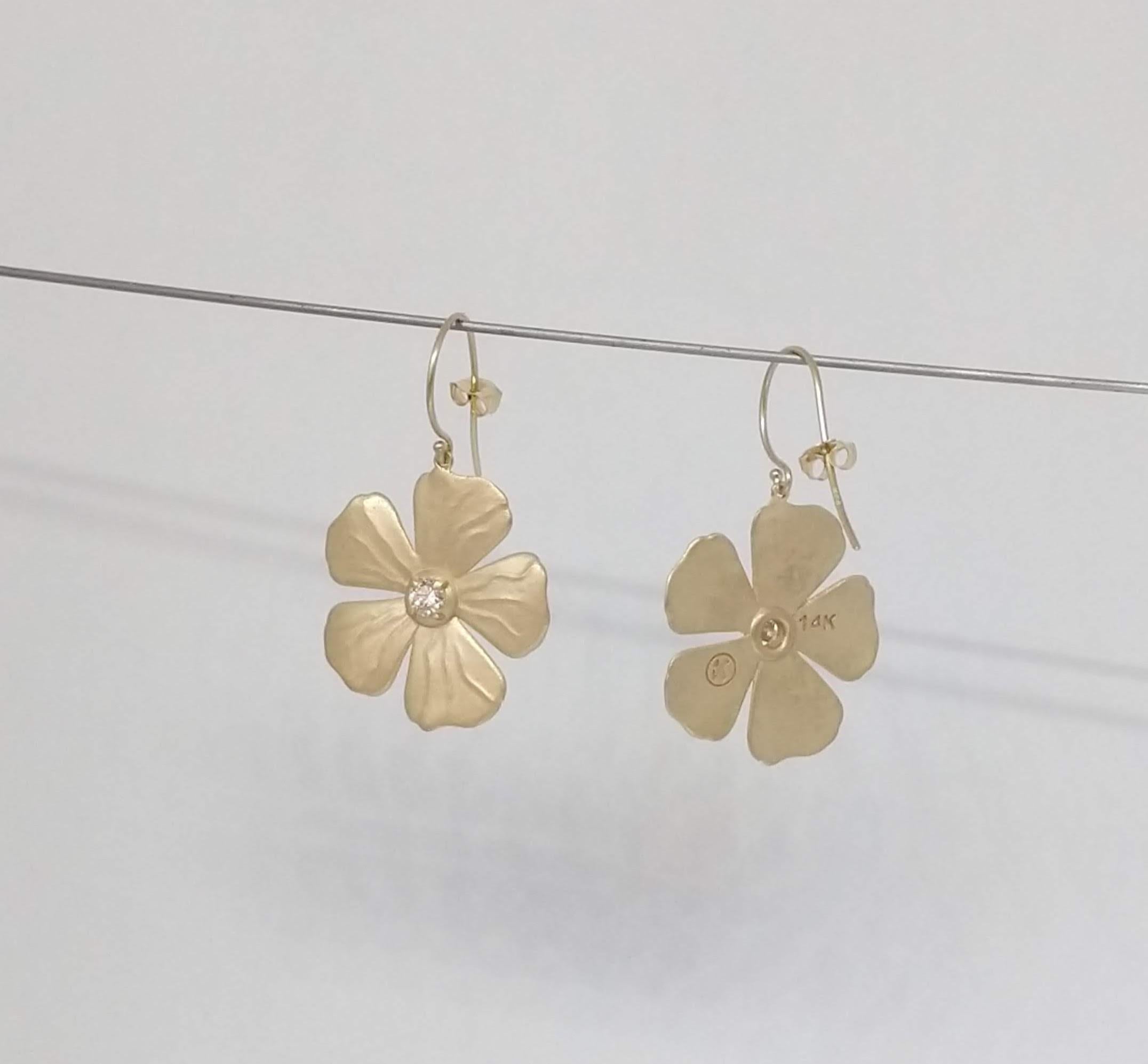 14 Karat Yellow Gia Diamond Periwinkle Flower Earrings, Tiffany designer, Thomas Kurilla sculpted these for 1stdibs. The periwinkle , a simple and elegant flower accented with a diamond center. Diamonds are  GIA -3.5 mm , .32 ct wt. , H ,SI1 . The