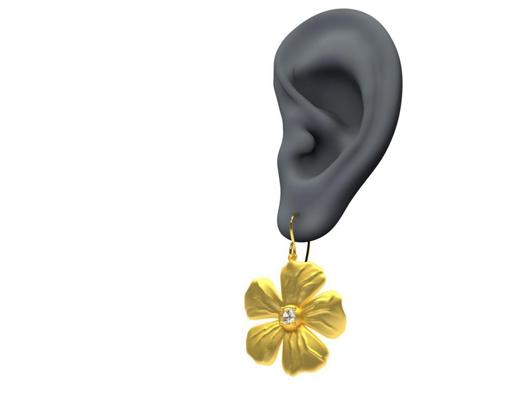 Taille ronde Boucles d'oreilles fleur en pervenche en or jaune 14 carats et diamants Gia en vente