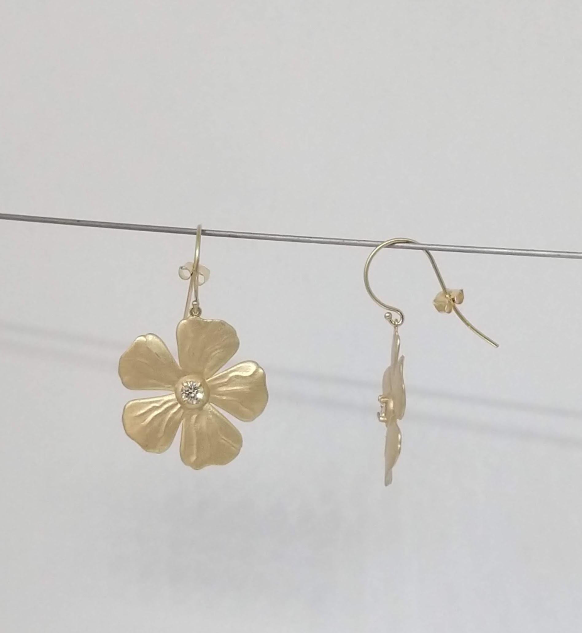 Contemporary 14 Karat Yellow Gia Diamond Periwinkle Flower Earrings For Sale