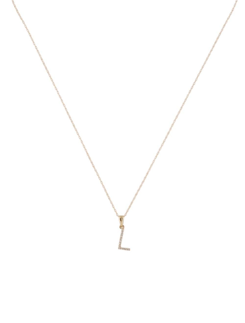 Taille simple Collier pendentif en or jaune 14 carats avec diamant 0,06 carat d'origine, taille initiale L en vente