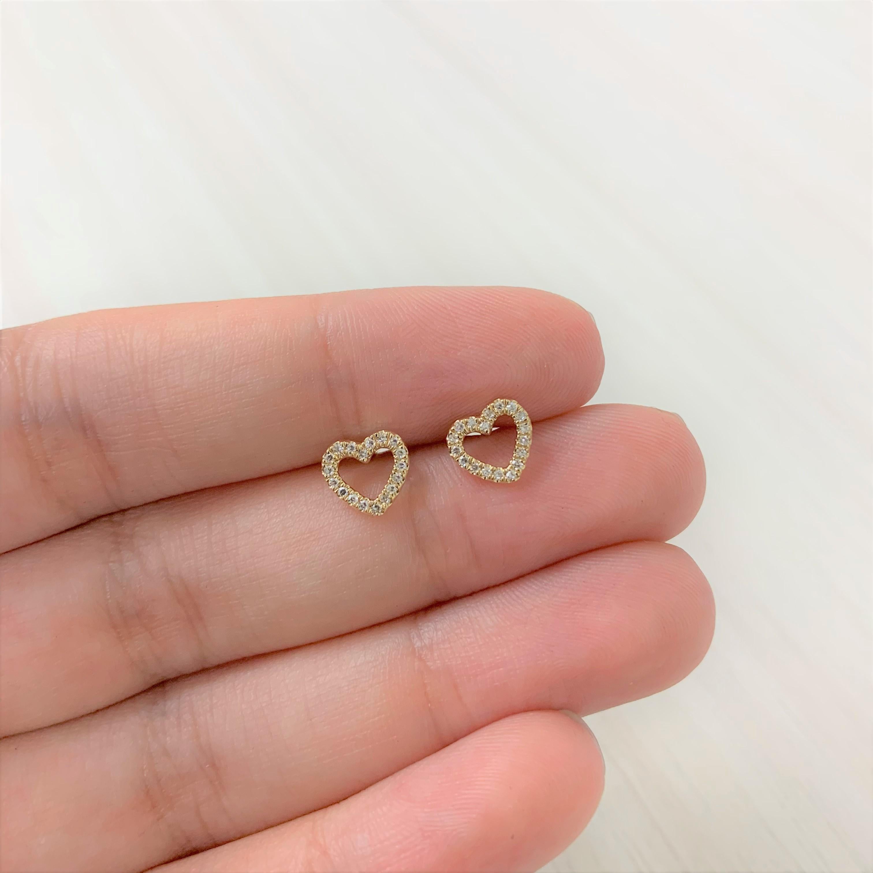 Contemporary 14 Karat Yellow Gold 0.10 Carat Diamond Open Heart Stud Earrings For Sale