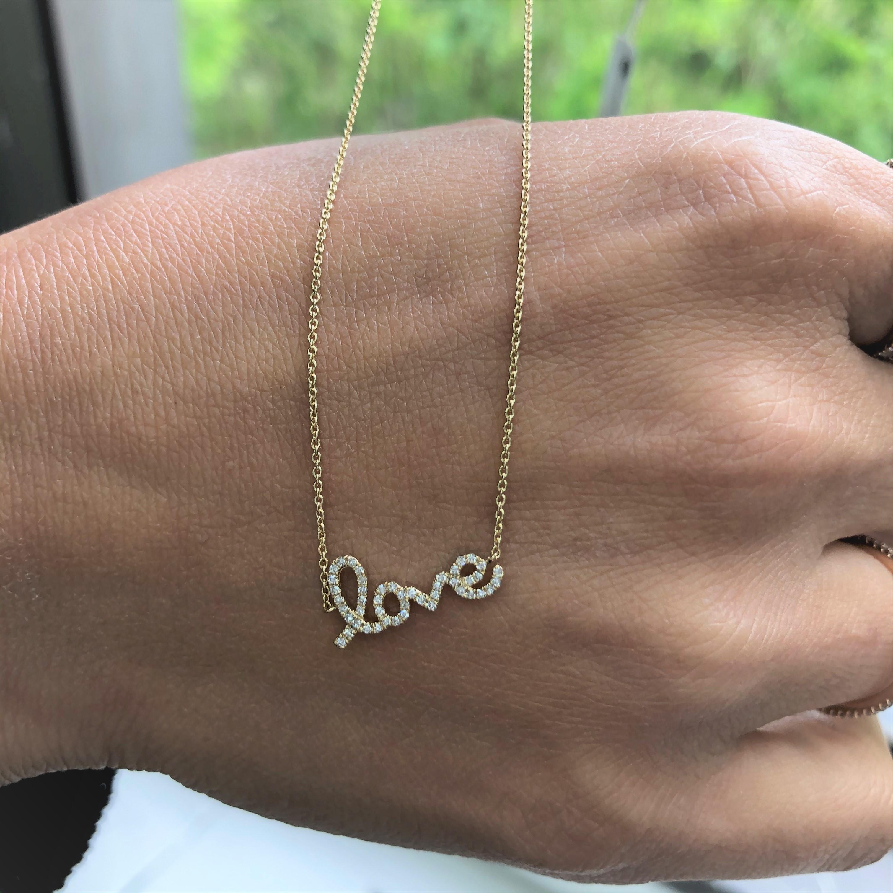 Contemporain Collier en or jaune 14 carats 0,11 carat Diamond Script Love en vente