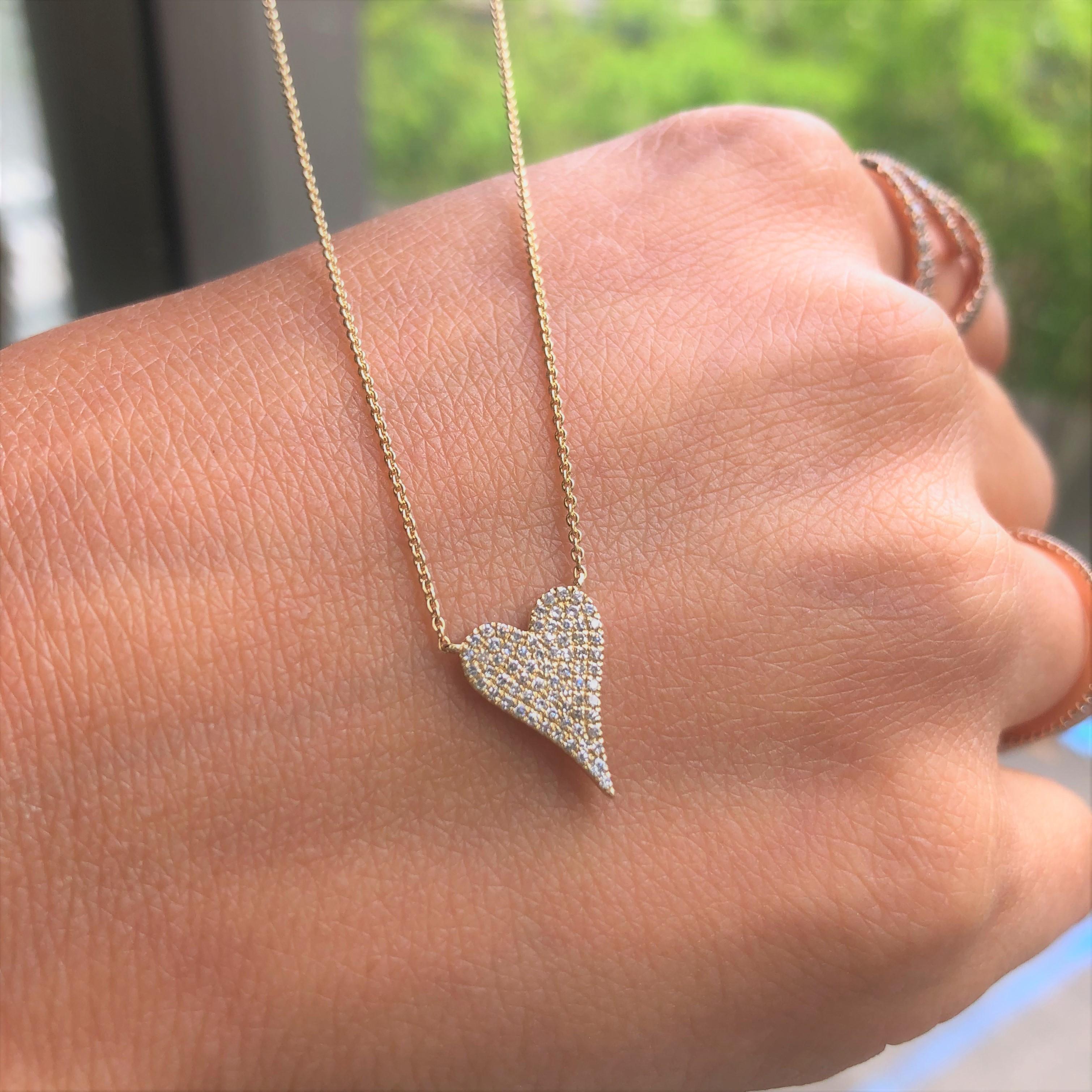Contemporary 14 Karat Yellow Gold 0.13 Carat Diamond Heart Pendant Necklace For Sale