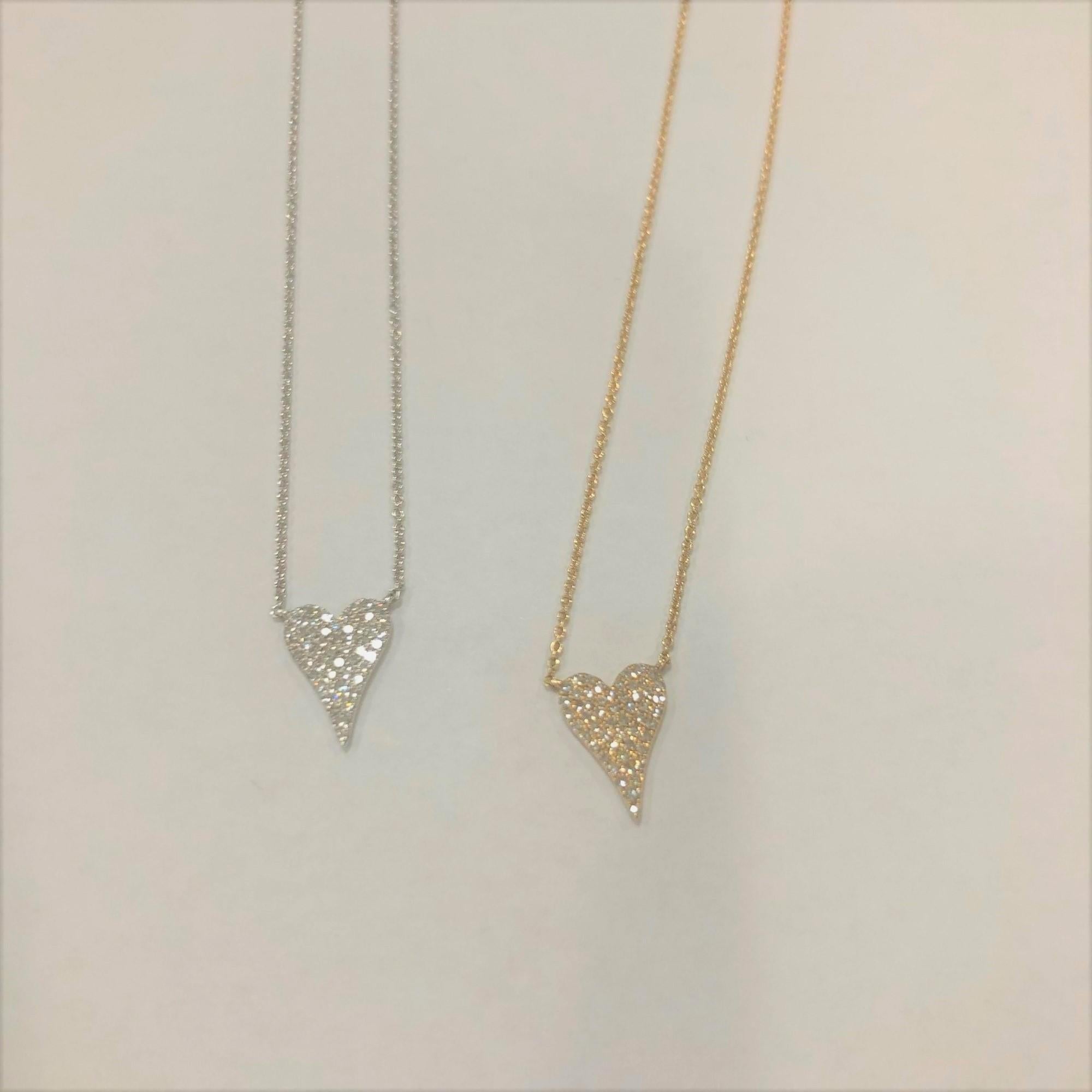 Round Cut 14 Karat Yellow Gold 0.13 Carat Diamond Heart Pendant Necklace For Sale