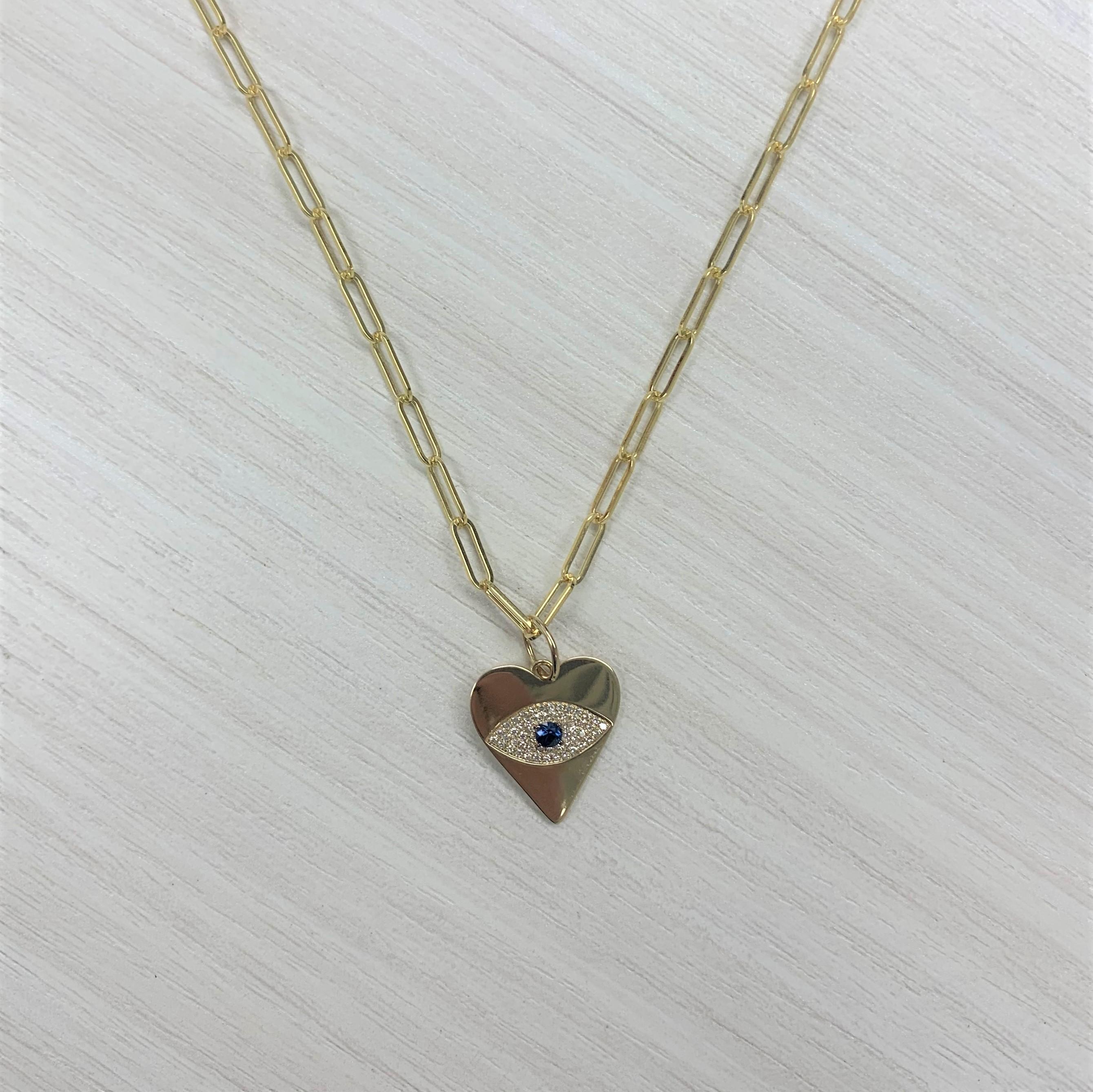 Taille ronde Collier cœur Evil Eye en or jaune 14 carats avec diamants et saphirs de 0,18 carat en vente