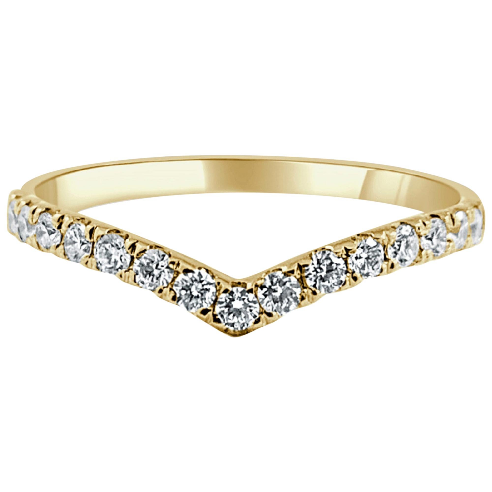 14 Karat Yellow Gold 0.25 Carat V-Shaped Diamond Ring For Sale