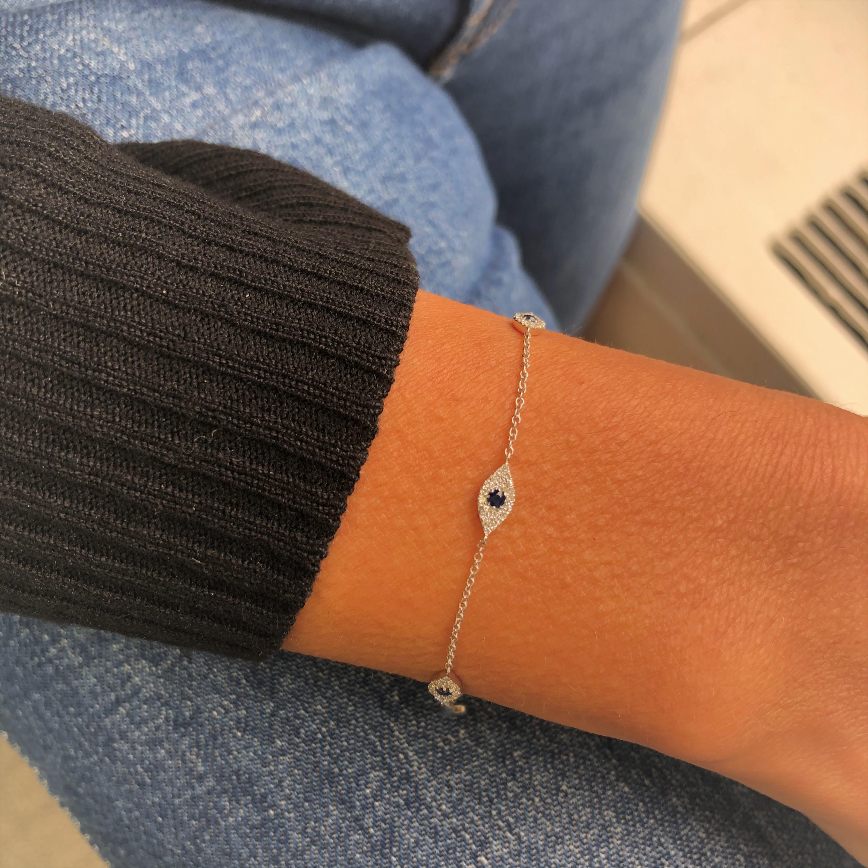 Contemporain Bracelet Evil Eye en or jaune 14 carats avec diamants et saphirs de 0,26 carat en vente
