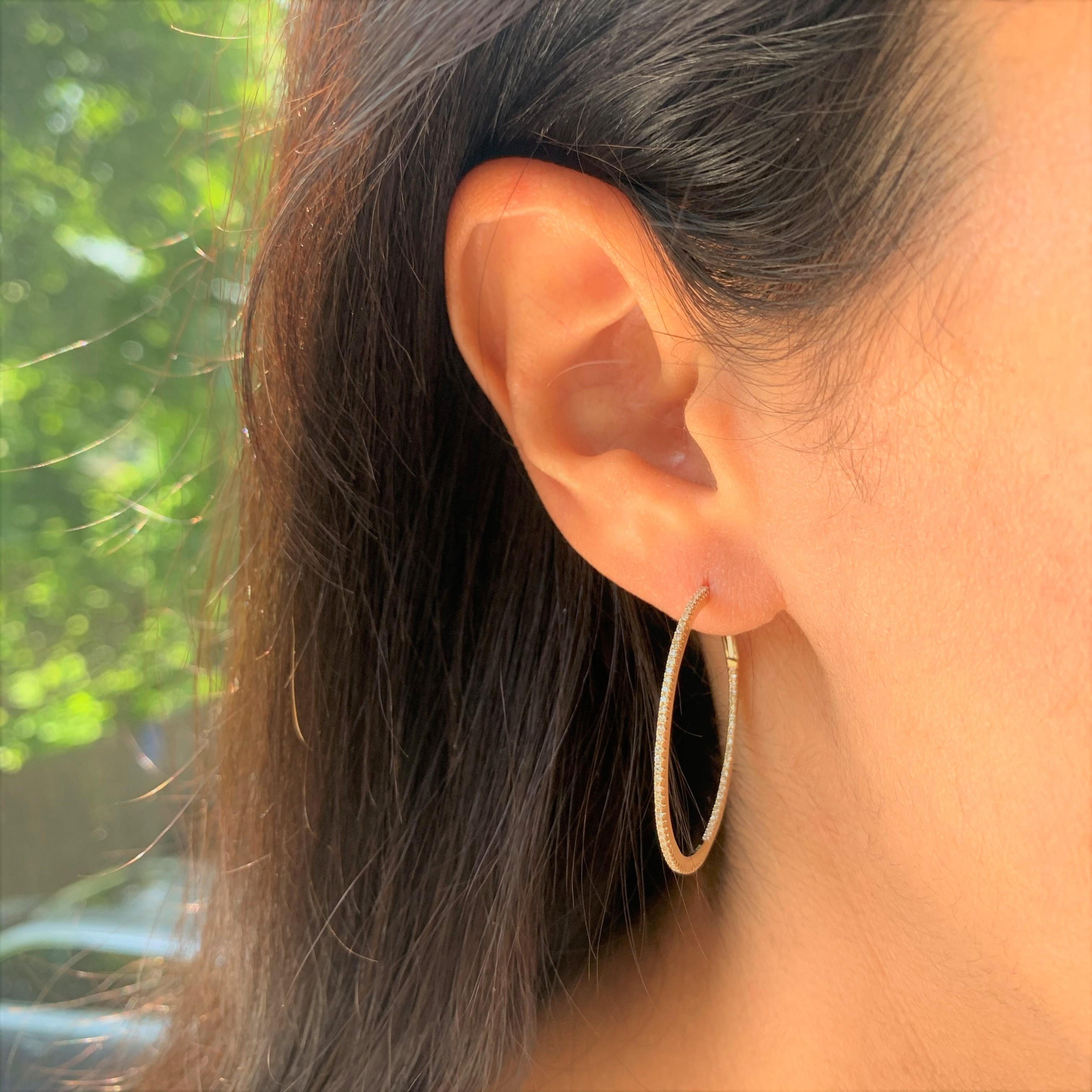 Contemporary 14 Karat Yellow Gold 0.50 Carat Diamond Round Hoop Earrings For Sale