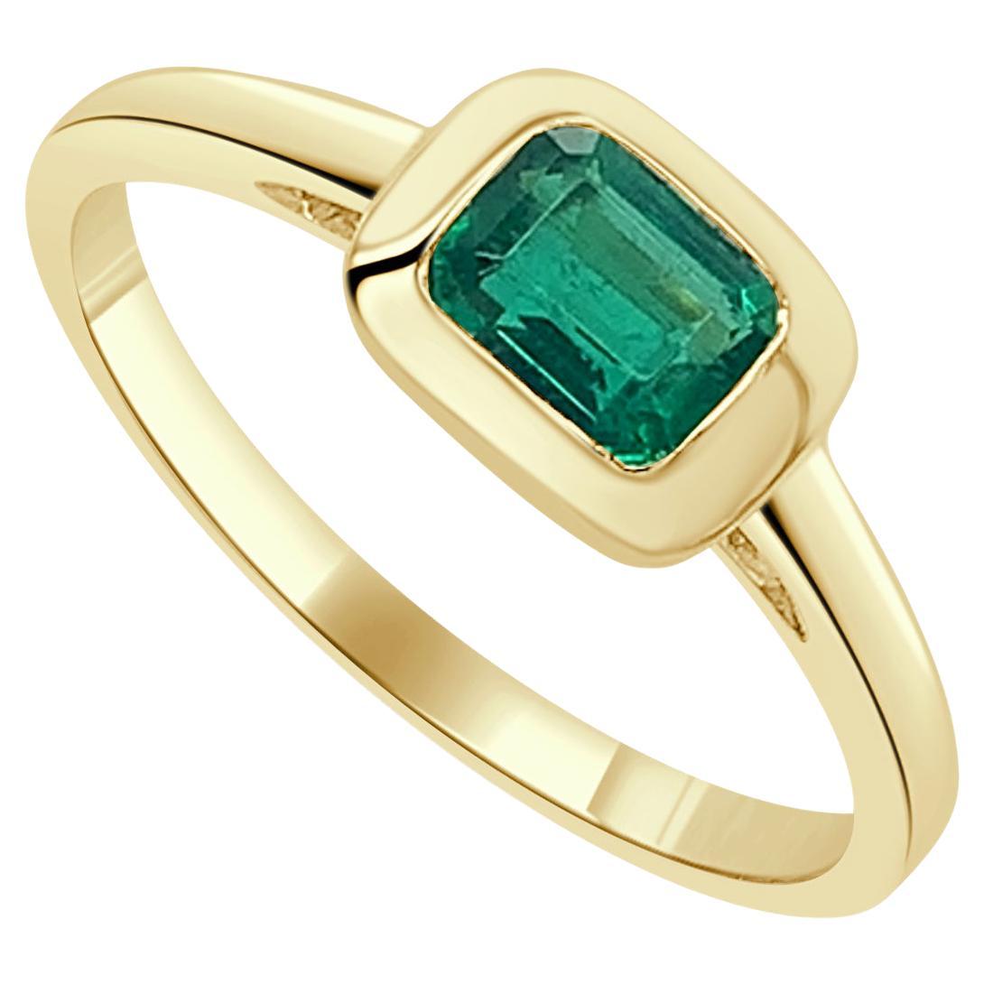 14 Karat Yellow Gold 0.60 Ct. Green Emerald Solitaire Ring For Sale