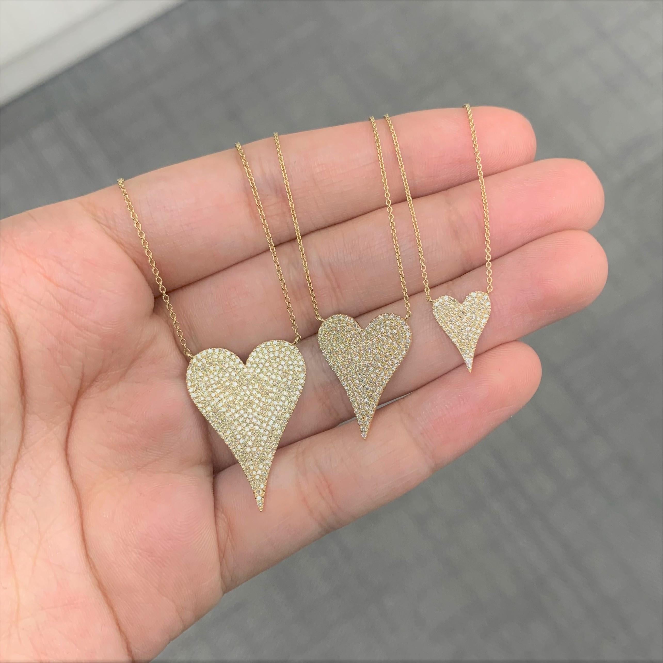 Round Cut 14 Karat Yellow Gold 0.79 Carat Diamond Heart Necklace For Sale