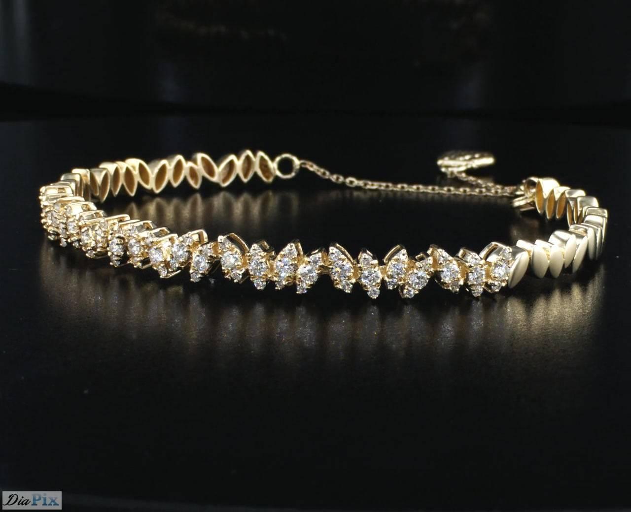 Contemporary 0.83 Carat Leaf Motif Fashion Diamond Bangle Bracelet 14K Yellow Gold For Sale