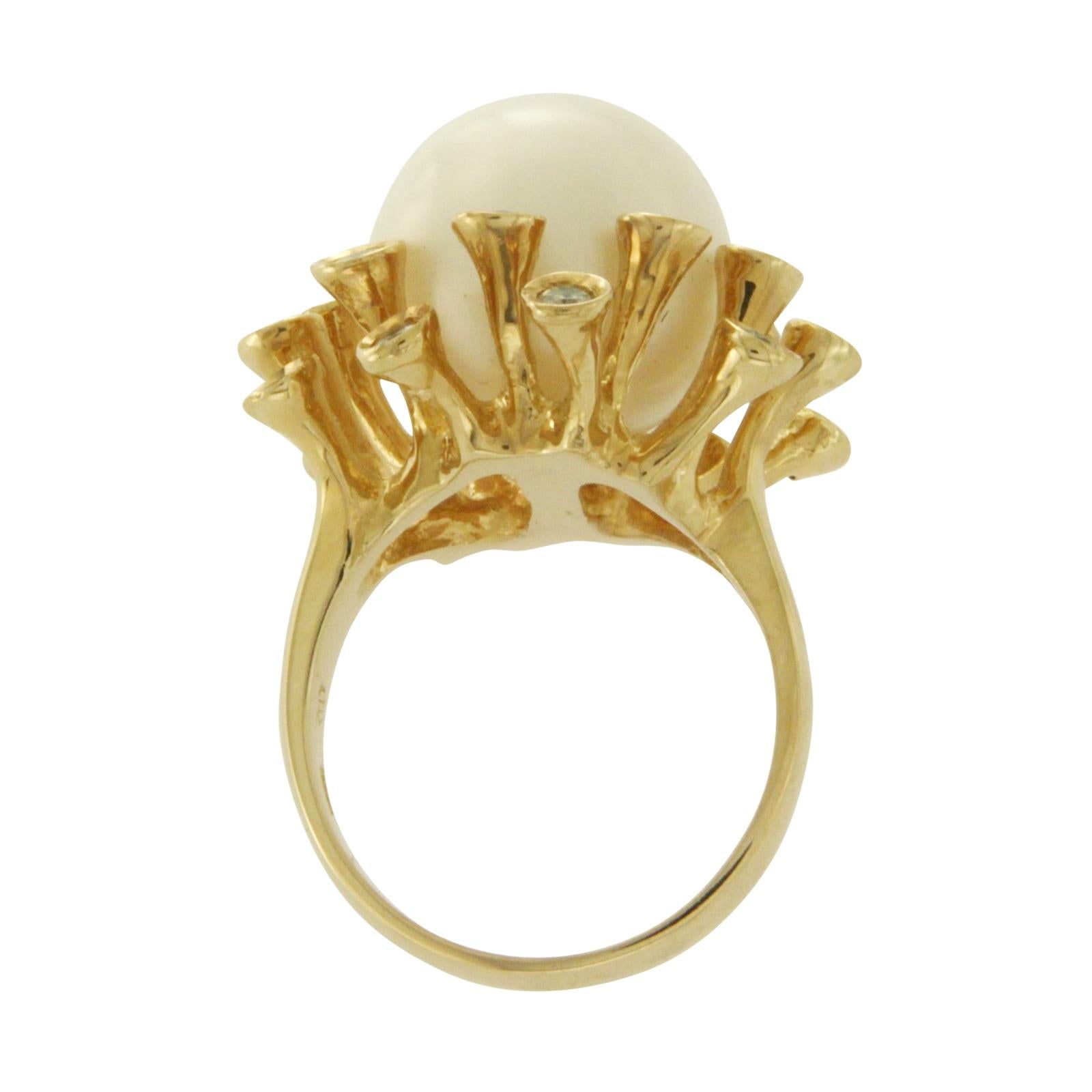 14 Karat Yellow Gold 1.10 Carat Diamonds South Sea Pearl Cocktail Ring For Sale 1