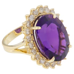 14 Karat Gelbgold 12,50 Karat Amethyst und 1,10 Karat Gesamtkarat Diamant-Cocktailring