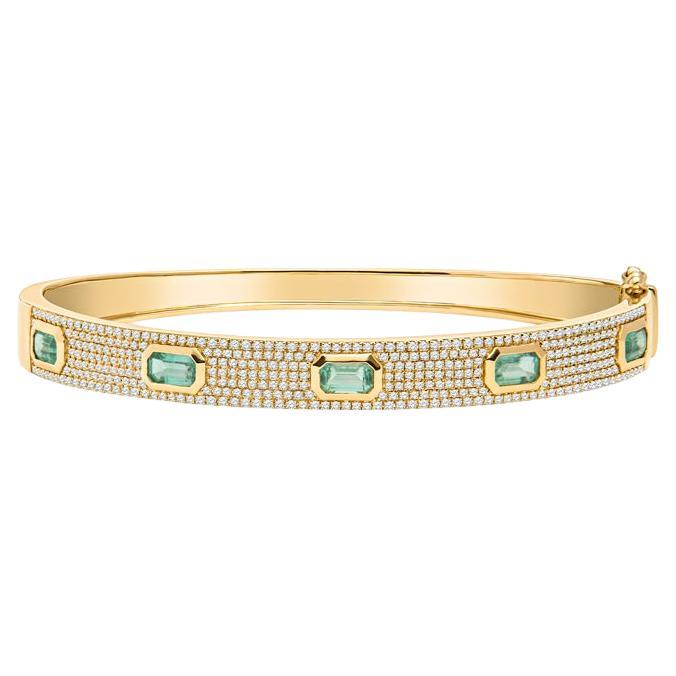 Bracelet jonc en or jaune 14 carats avec émeraudes taille émeraude et diamants ronds de 1,47 carat 
