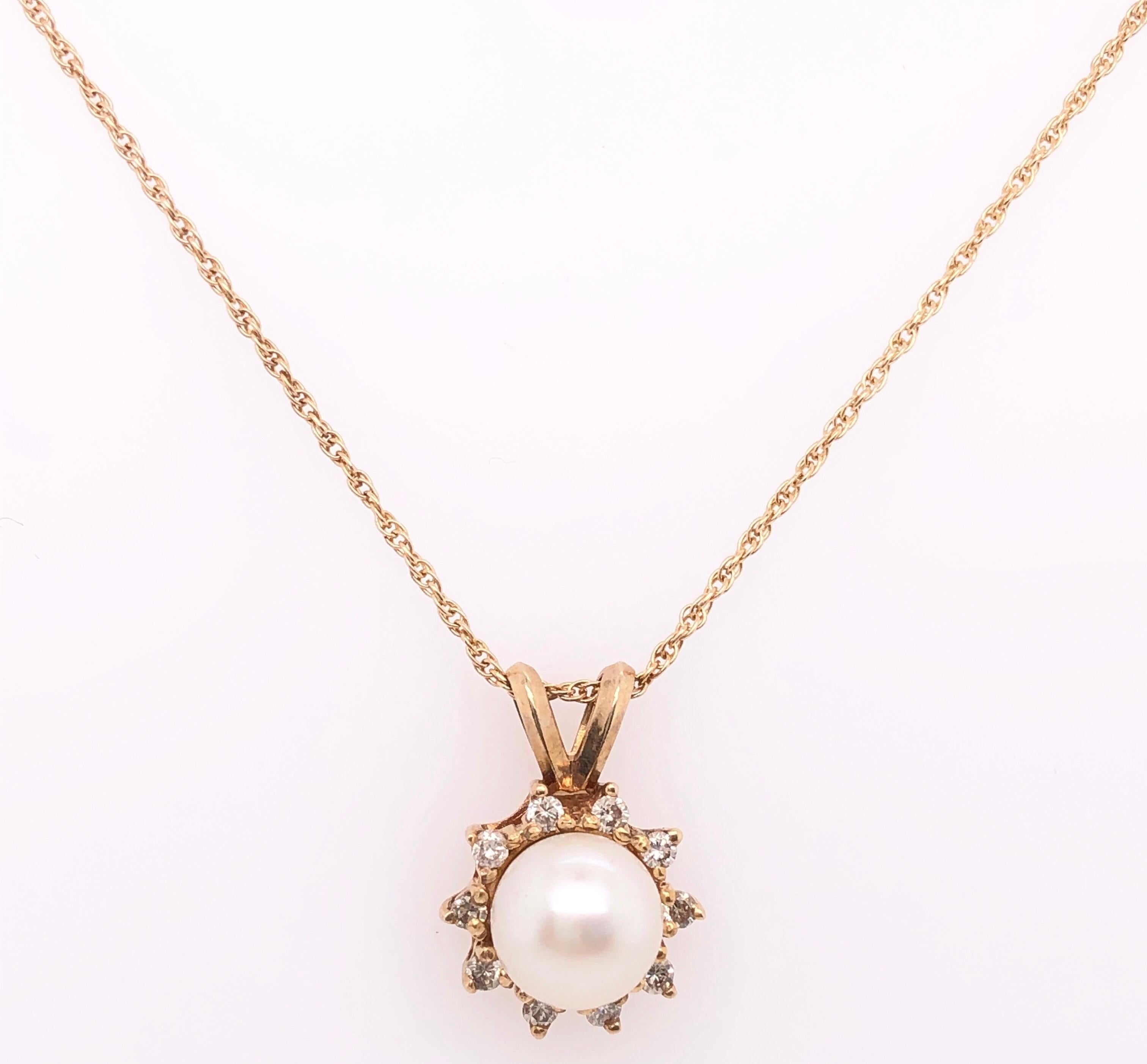 Modern 14 Karat Yellow Gold Necklace with Cultured Pearl and Diamond Pendant For Sale