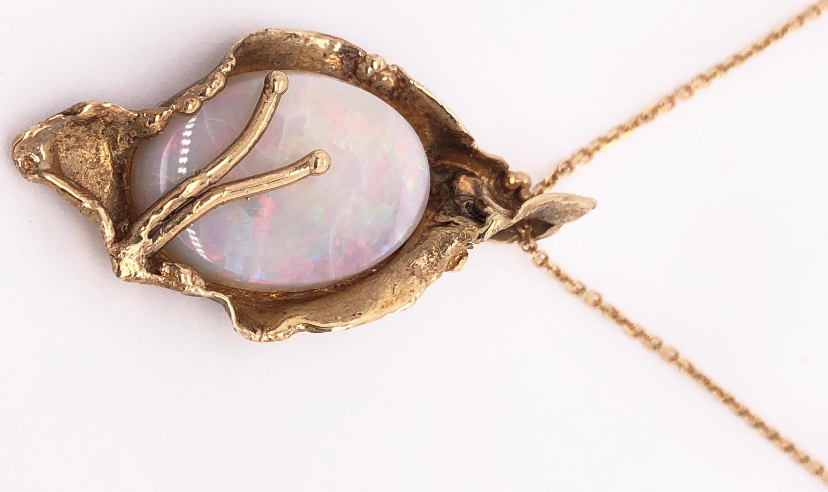 14 Karat Yellow Gold Necklace with Freeform Oval Opal and Gold Pendant In Good Condition For Sale In Stamford, CT