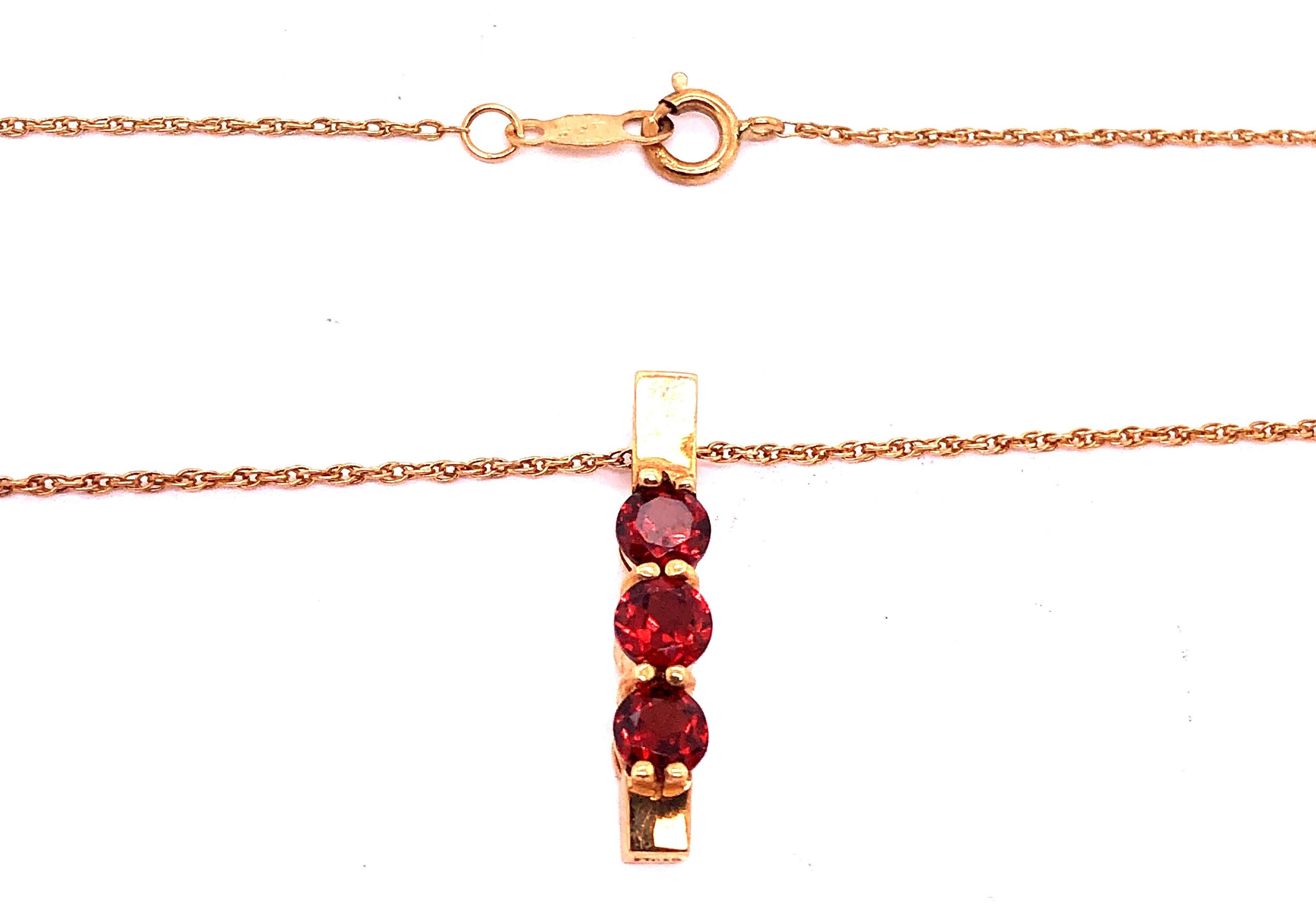 14 Karat Yellow Gold Necklace with Three Round Garnet Pendant In Good Condition In Stamford, CT