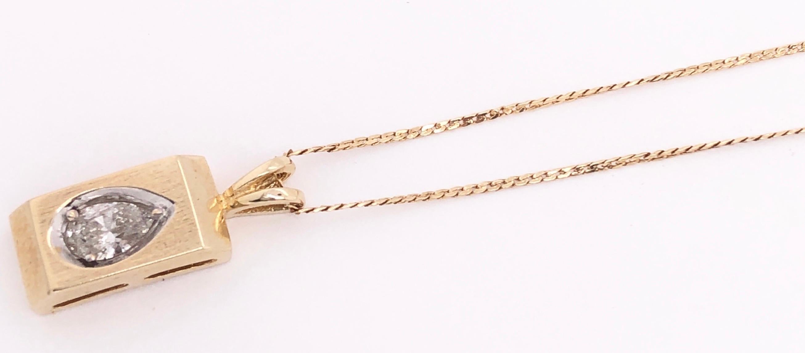 14 Karat Yellow Gold Pendant Necklace In Good Condition For Sale In Stamford, CT
