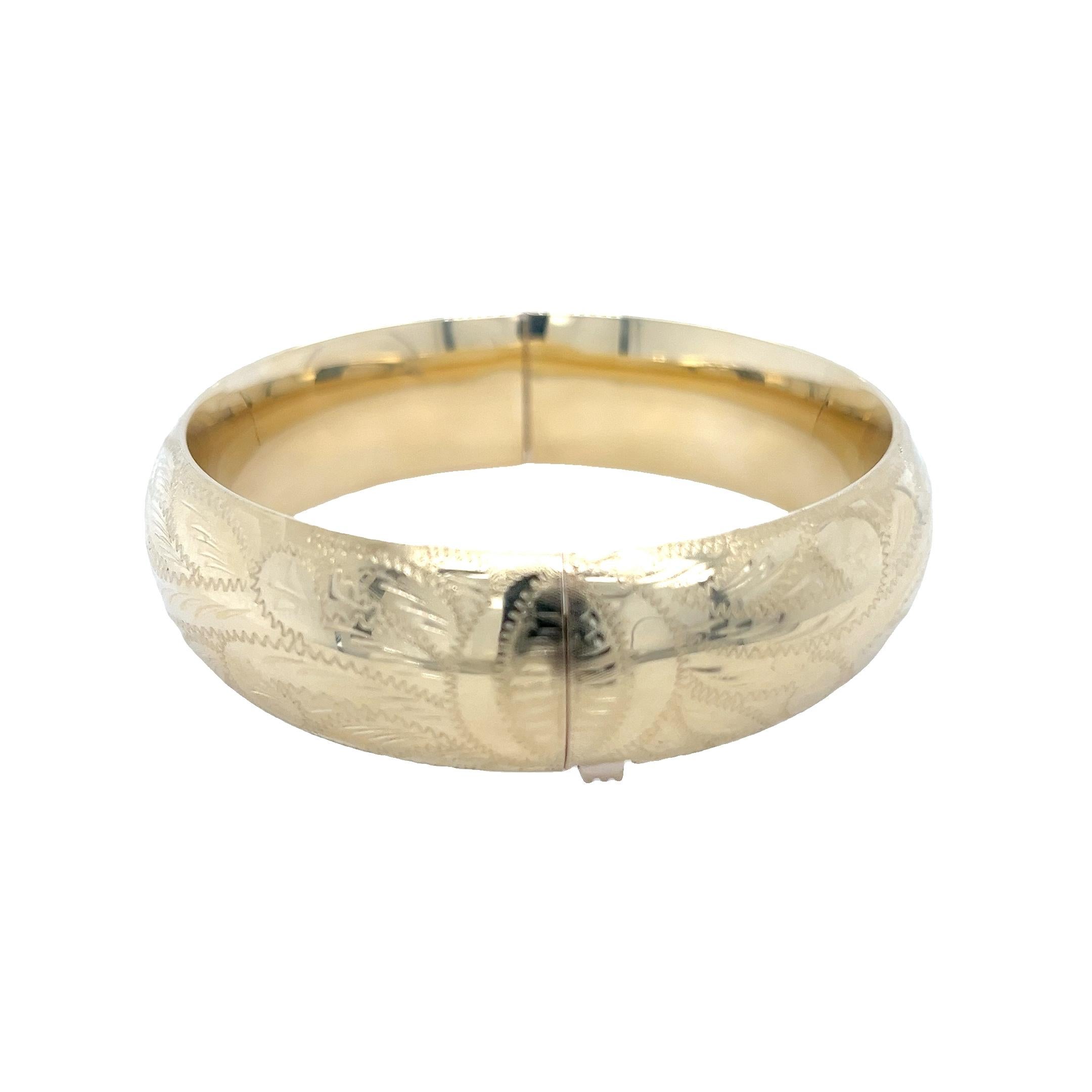 14 Karat Yellow Gold 17mm Wide Engraved Bangle Bracelet with Hinge and Hidden Cl In Good Condition For Sale In Coral Gables, FL