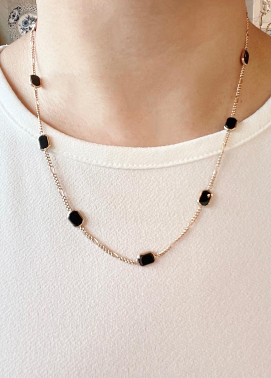 14 Karat Yellow Gold Black Onyx Figaro Necklace In Good Condition For Sale In Stamford, CT