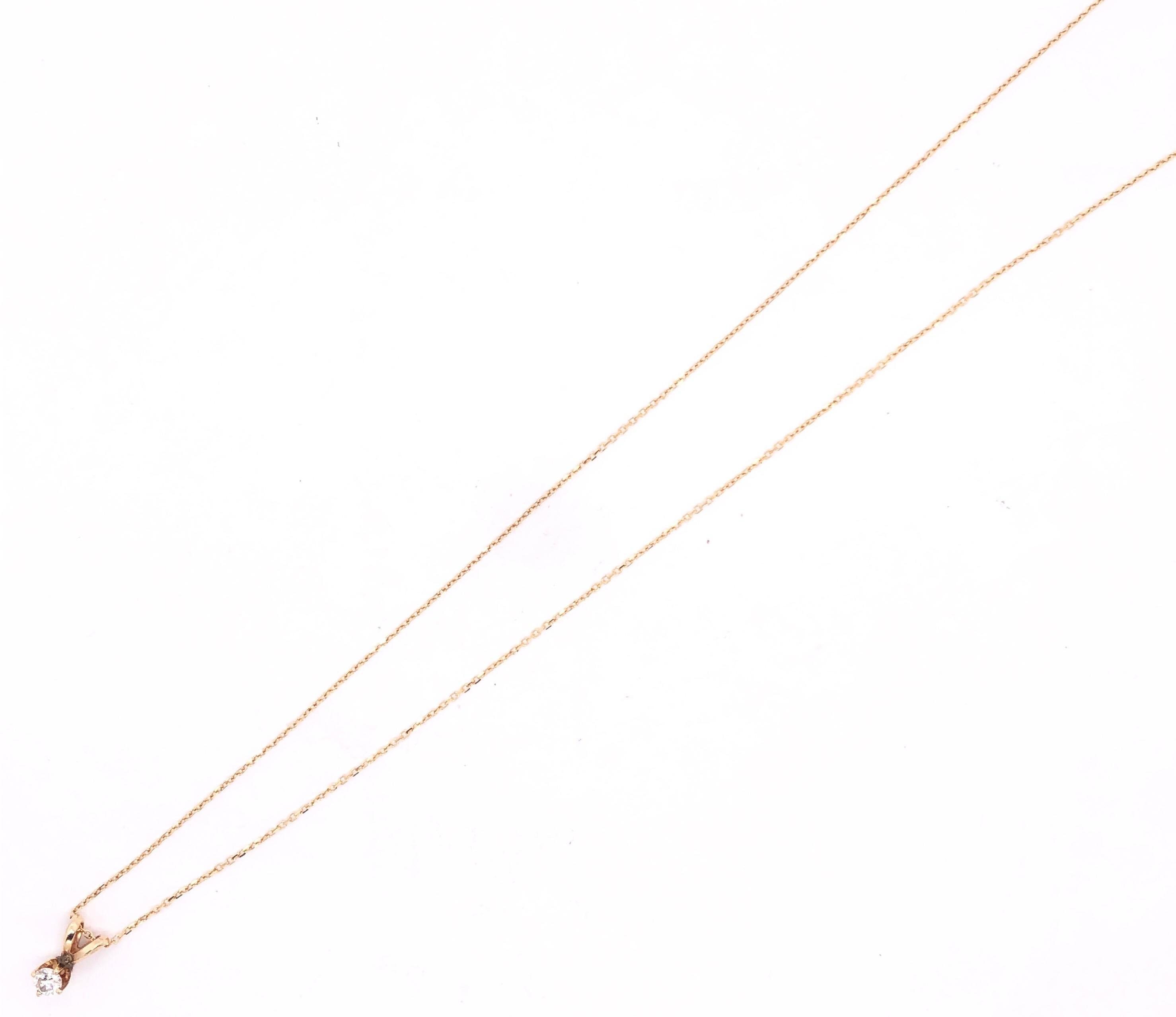 Taille ronde Collier en or jaune 14 carats avec pendentif en diamants ronds en vente