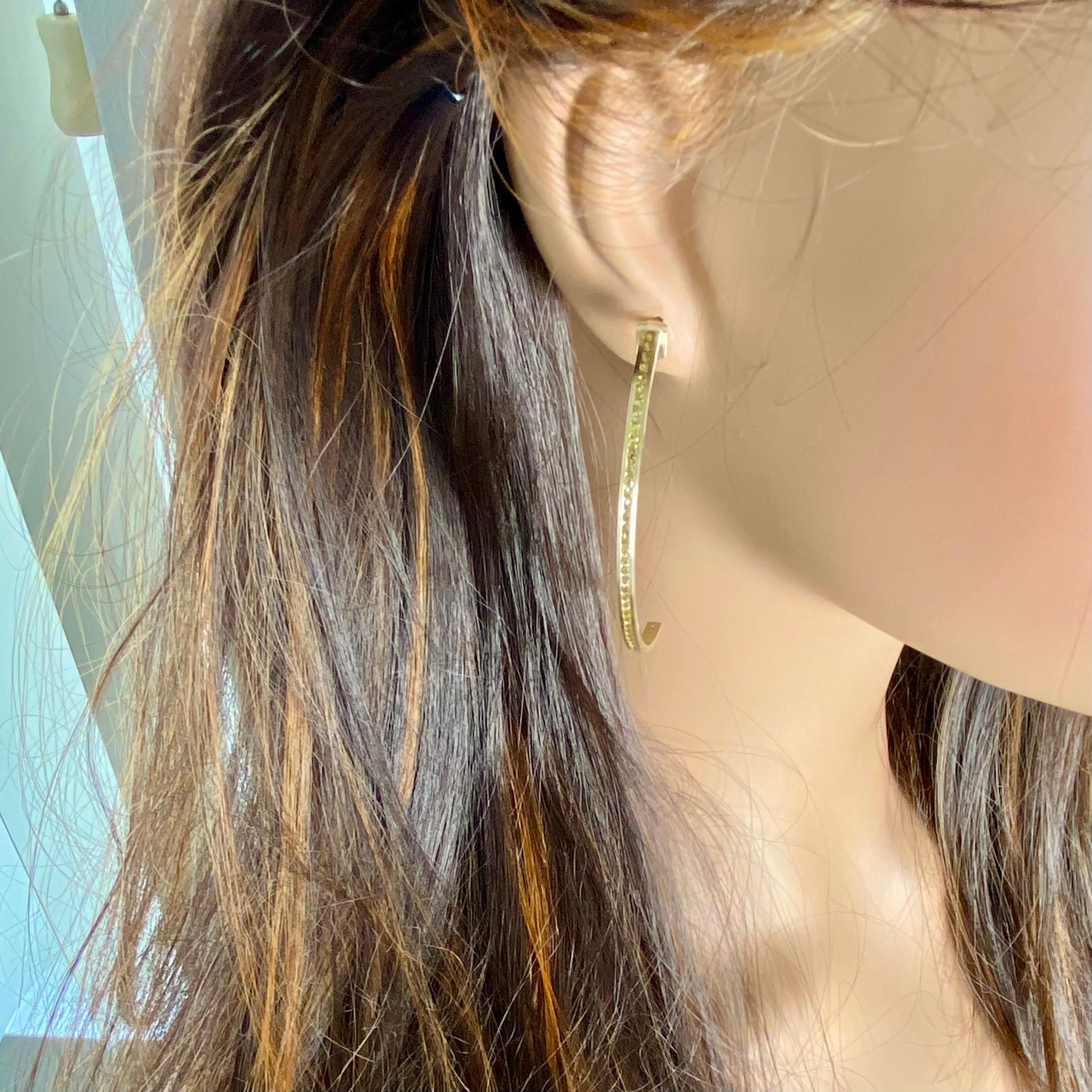 Pendientes de aro de oro amarillo de 14 quilates y 2,2 pulgadas Zafiros amarillos de 2,10 quilates en venta 4