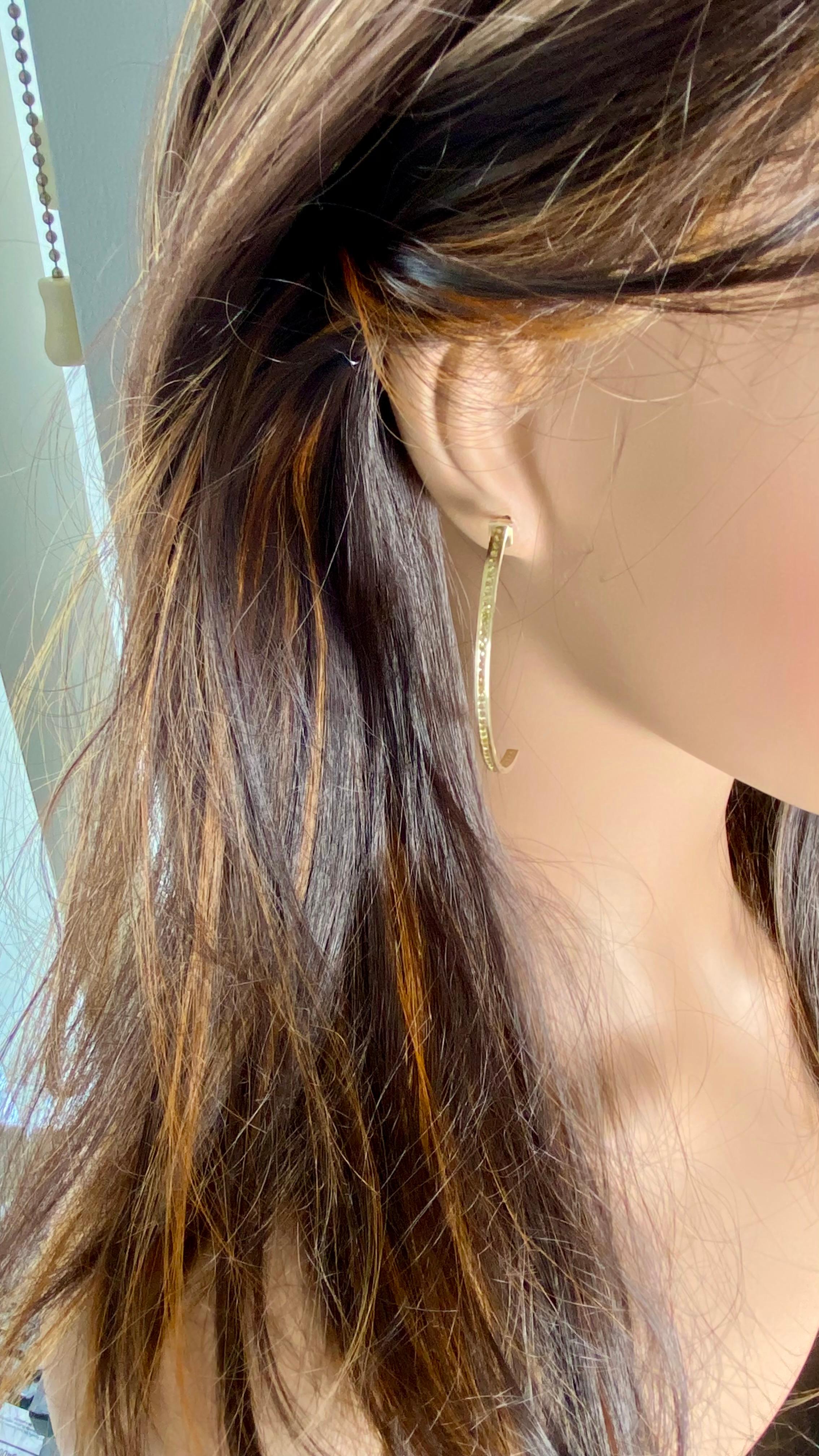 De las mujeres Pendientes de aro de oro amarillo de 14 quilates y 2,2 pulgadas Zafiros amarillos de 2,10 quilates en venta