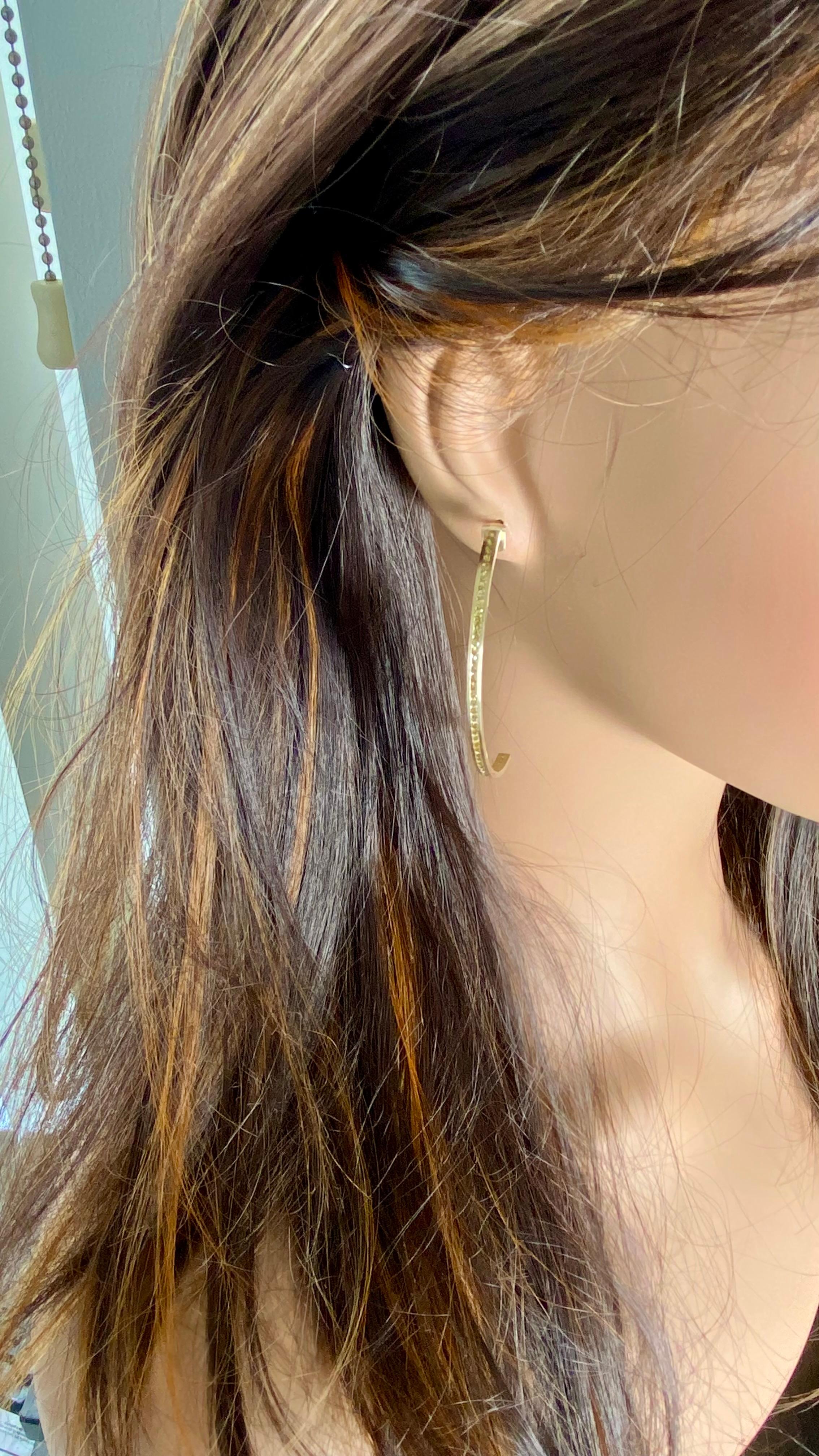 Pendientes de aro de oro amarillo de 14 quilates y 2,2 pulgadas Zafiros amarillos de 2,10 quilates en venta 2