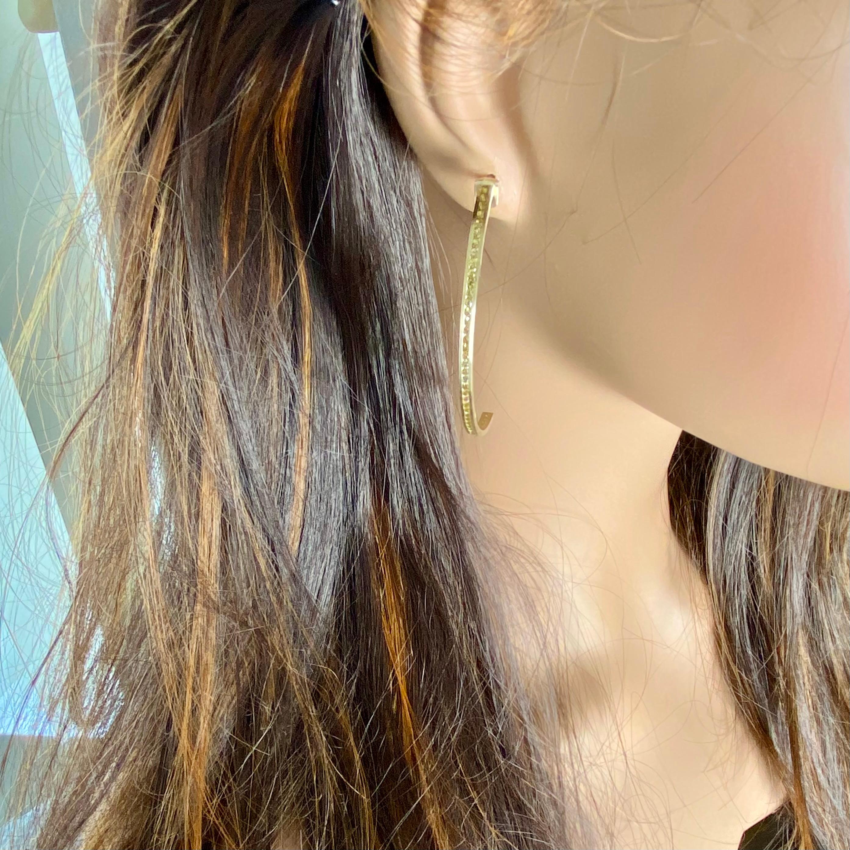Pendientes de aro de oro amarillo de 14 quilates y 2,2 pulgadas Zafiros amarillos de 2,10 quilates Contemporáneo en venta