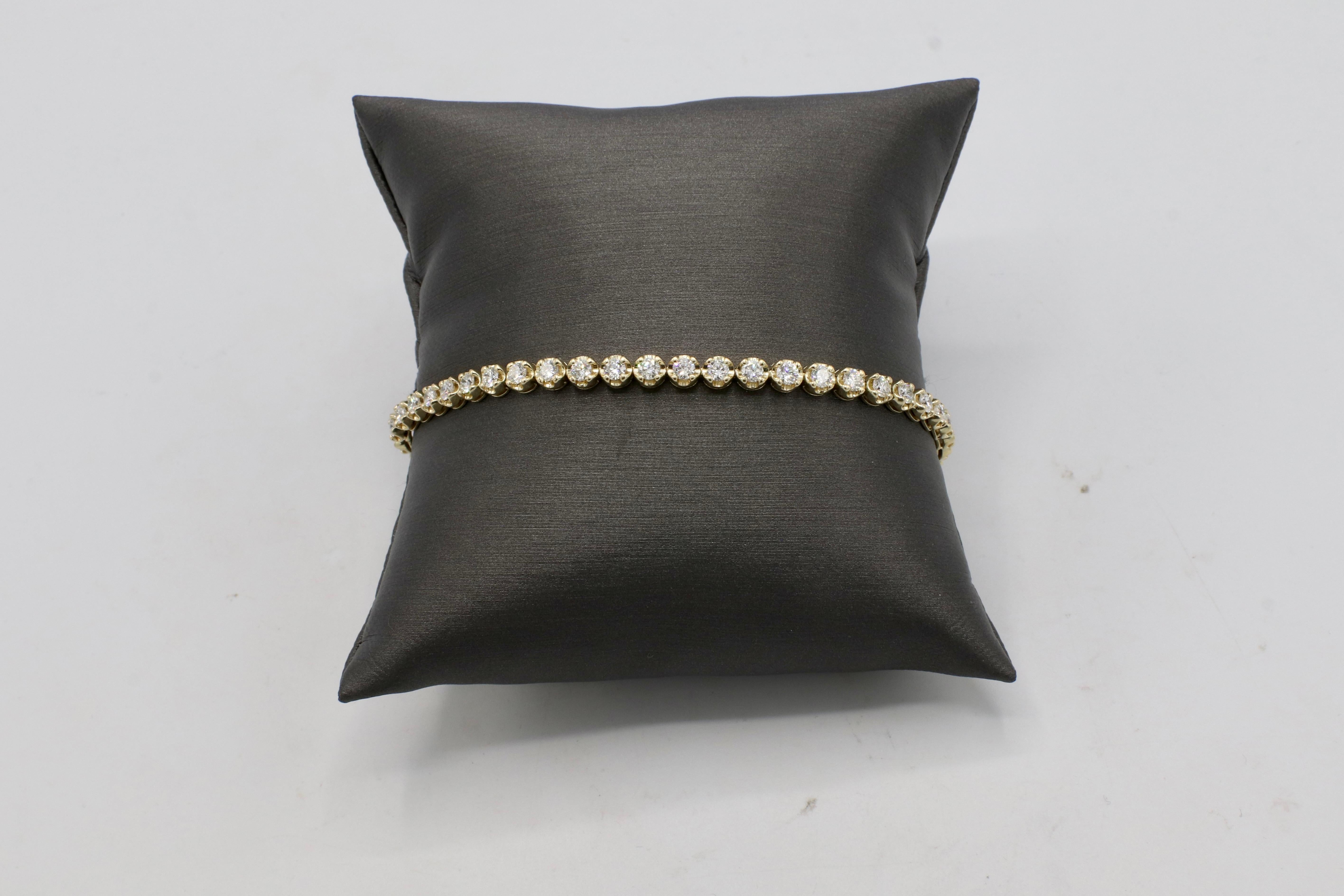 Round Cut 14 Karat Yellow Gold 3.00 Carat Natural Round Diamond Tennis Line Bracelet For Sale