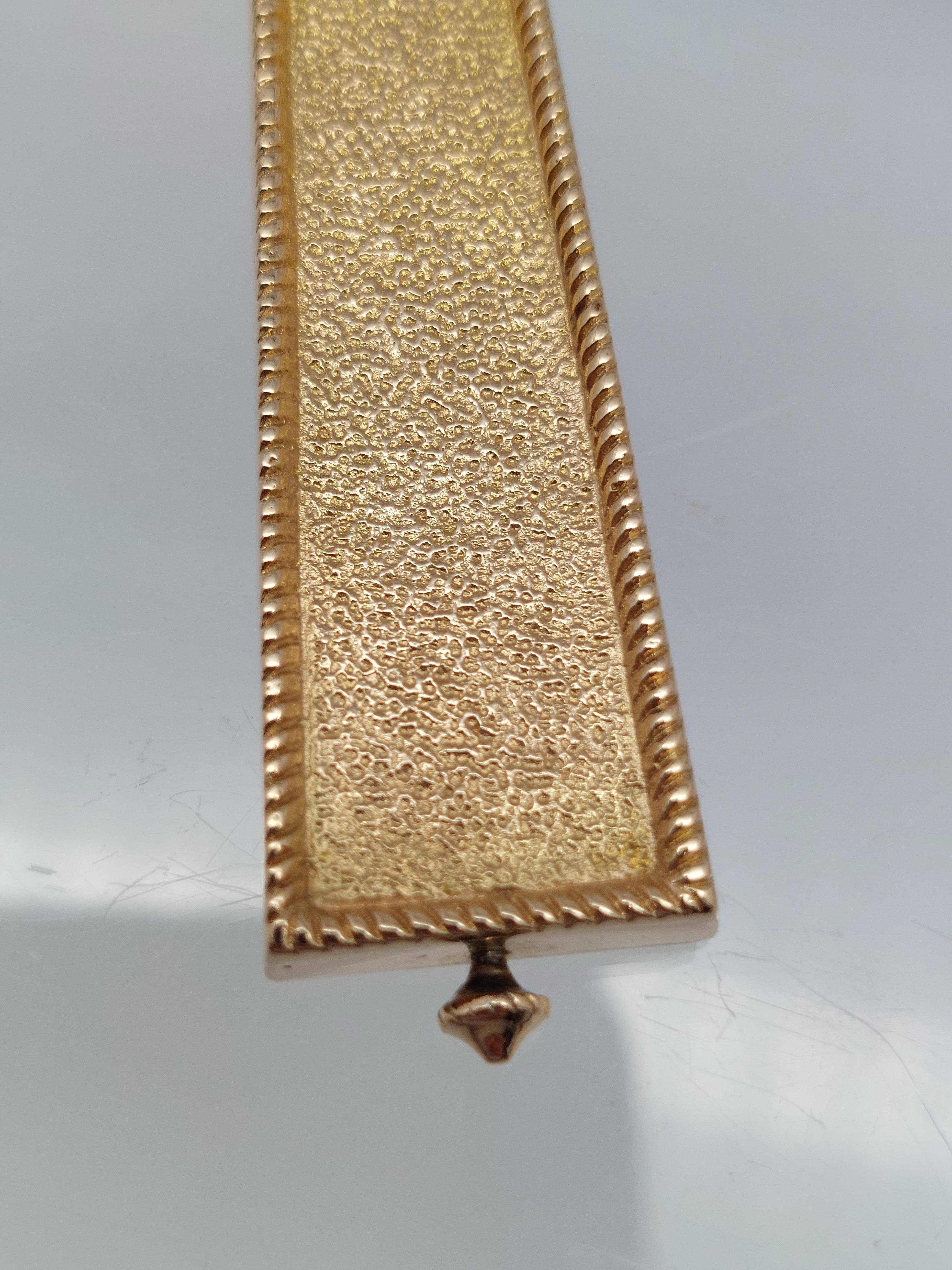 Taille carrée Pendentif croix en or jaune 14 carats avec améthyste et compartiment caché en vente