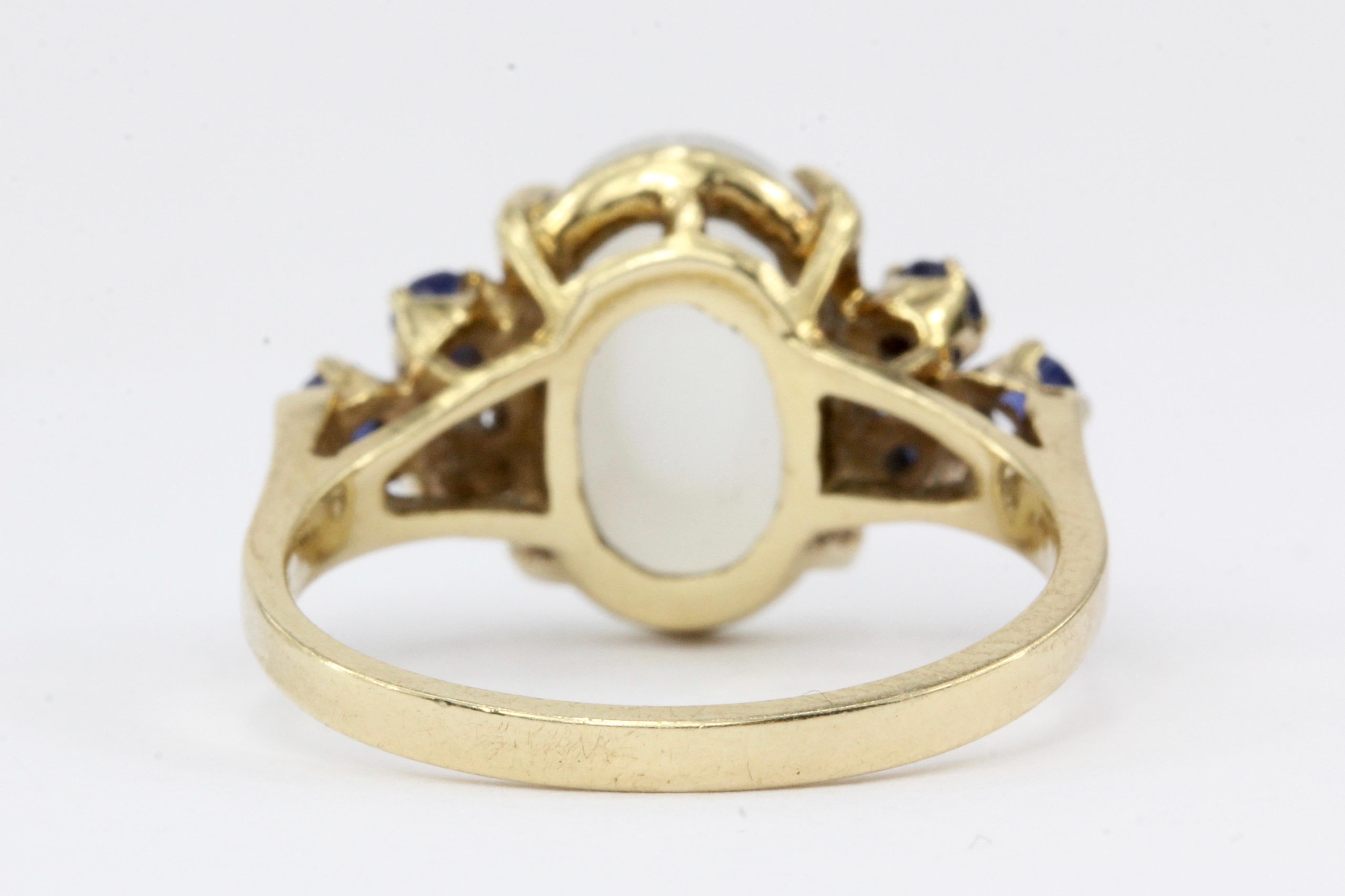 14 Karat Yellow Gold 4 Carat Moonstone and .24 Carat Blue Sapphire Ring In Excellent Condition In Cape May, NJ